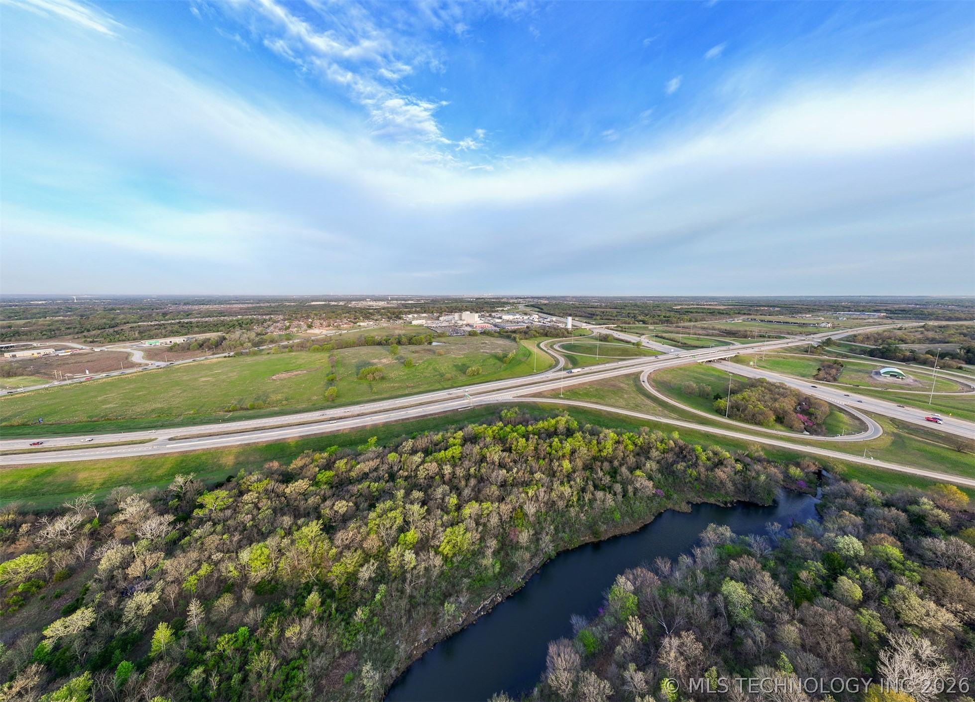 01 E Hwy 51 Property Photo 25