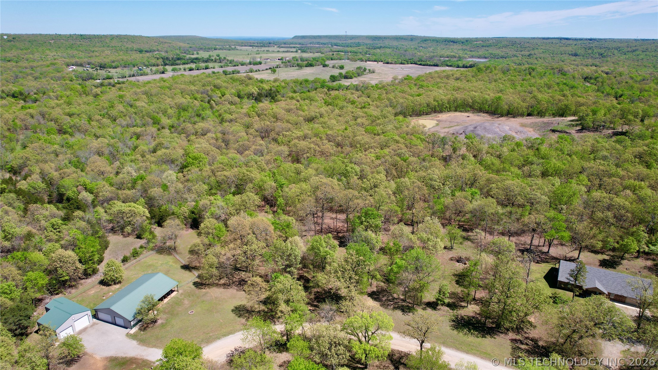 26 Duchess Creek Property Photo 6