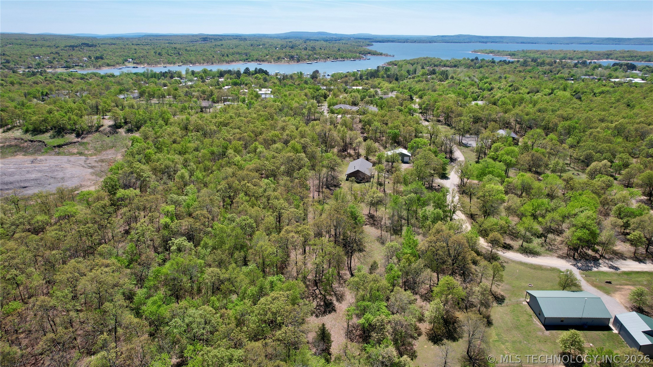 26 Duchess Creek Property Photo 7