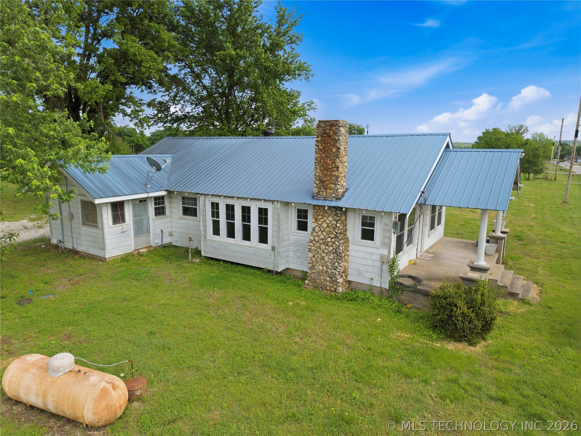 22389 North Road Property Photo 3