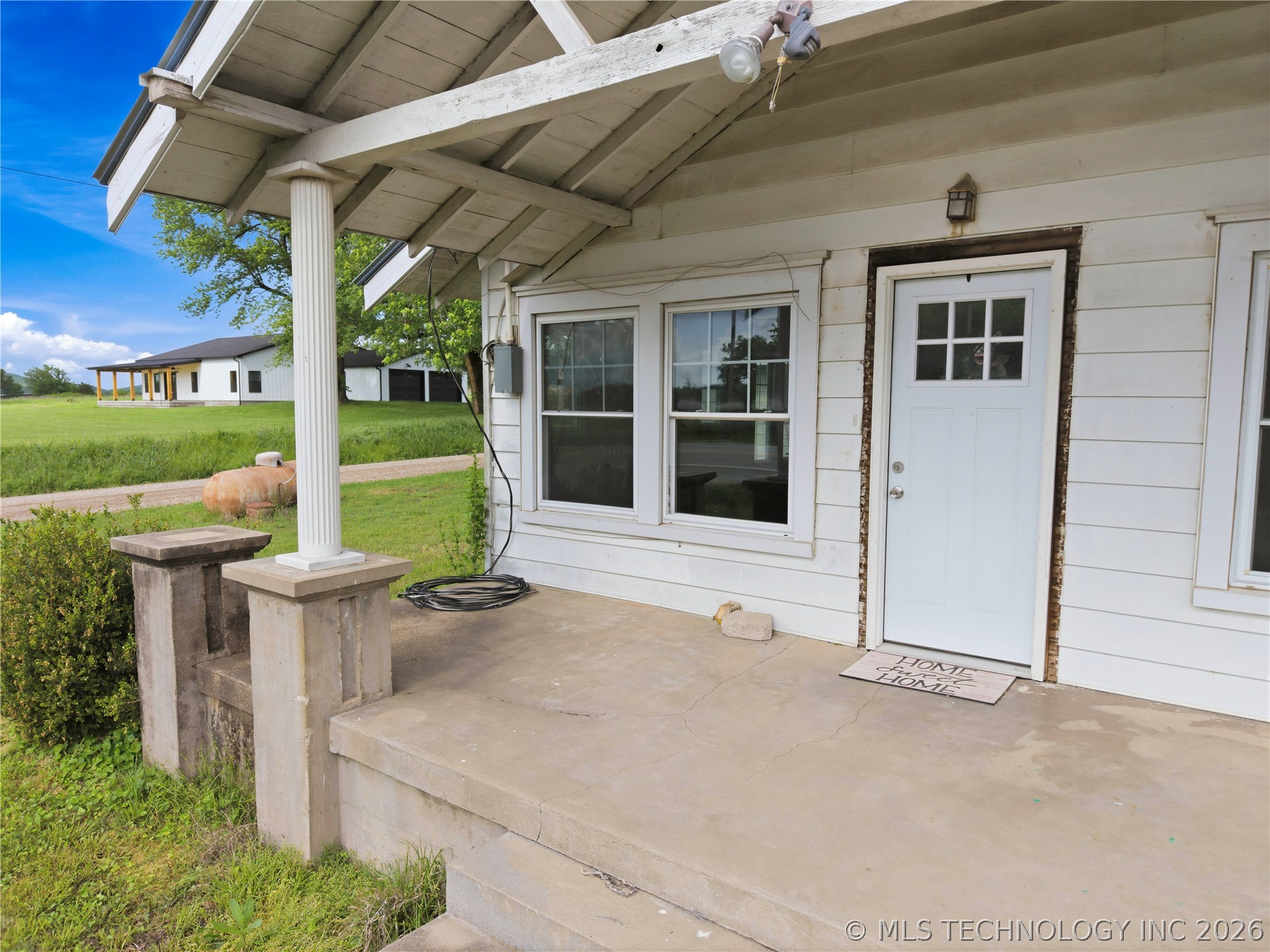 22389 North Road Property Photo 4