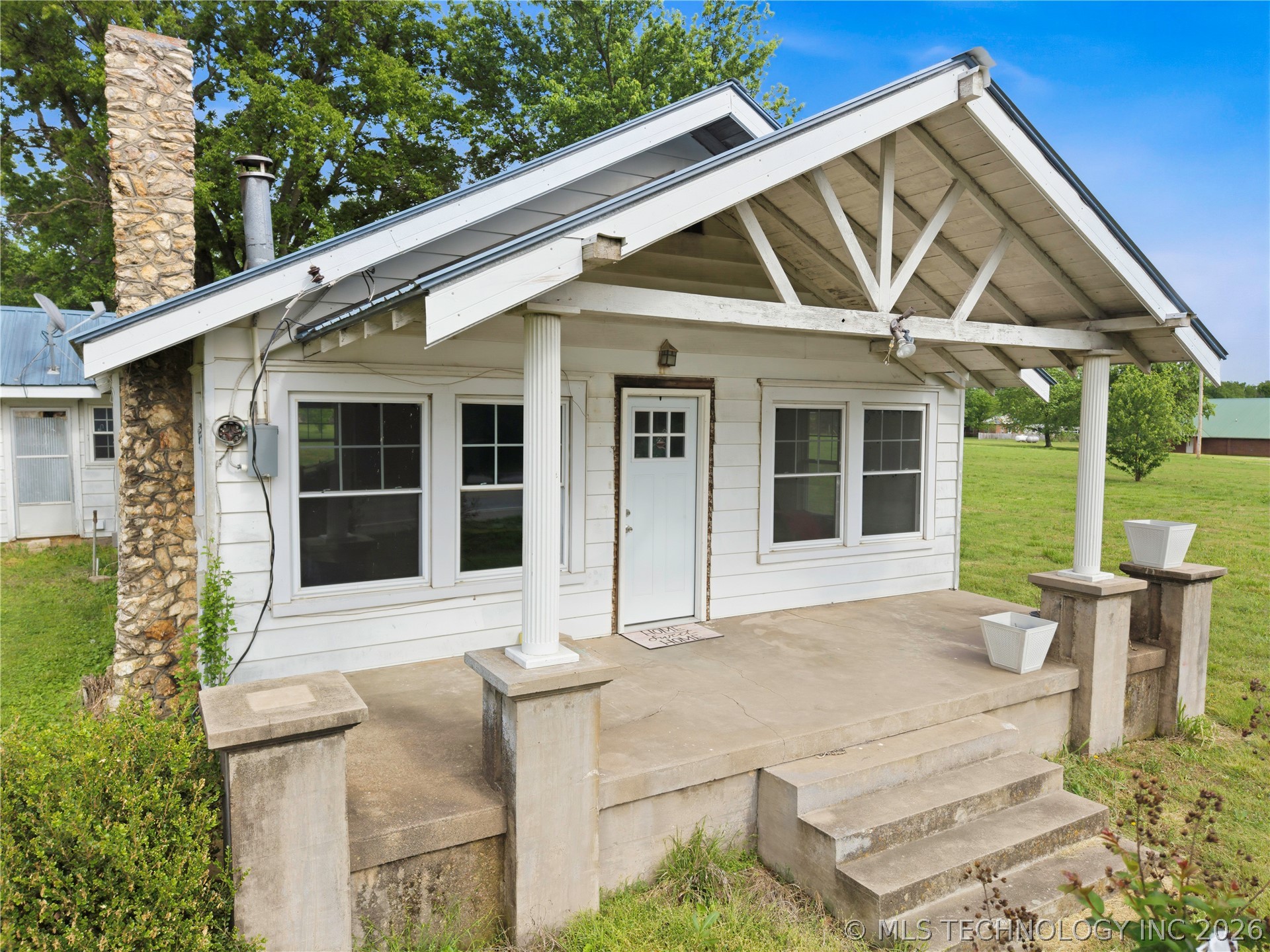 22389 North Road Property Photo 6