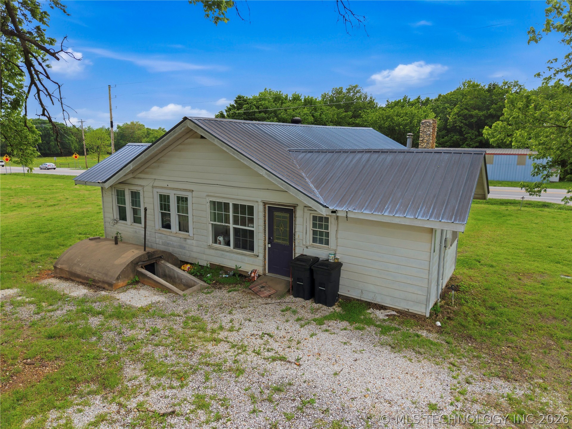 22389 North Road Property Photo 7