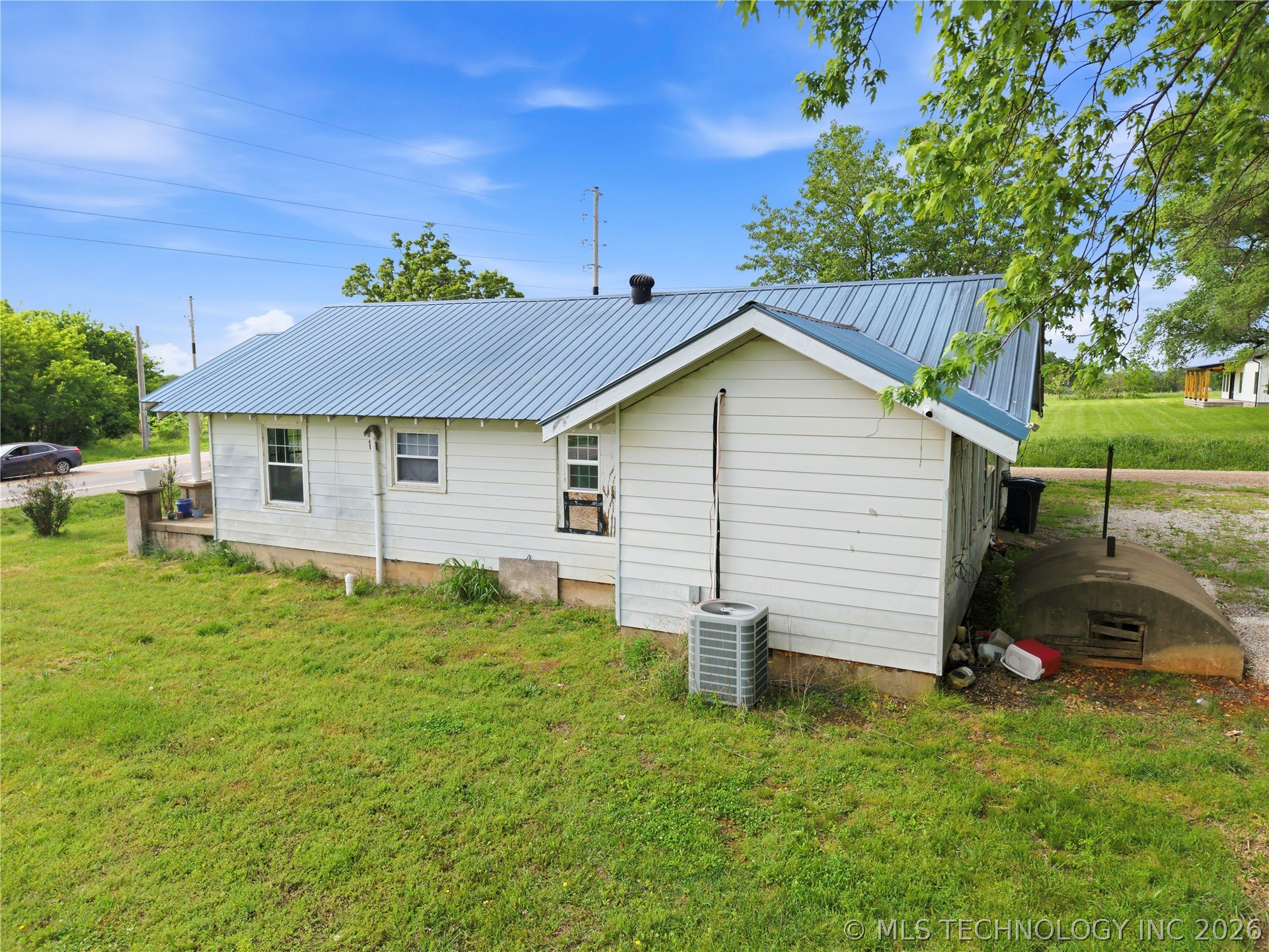 22389 North Road Property Photo 8