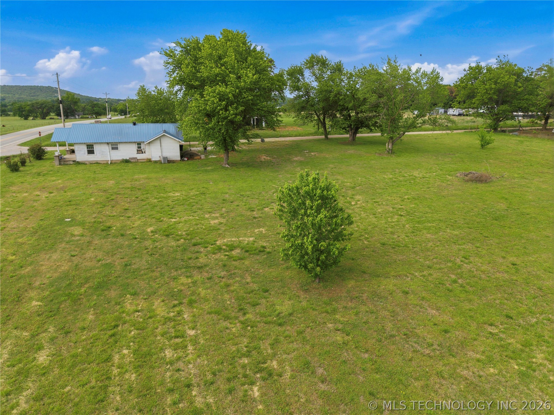 22389 North Road Property Photo 9