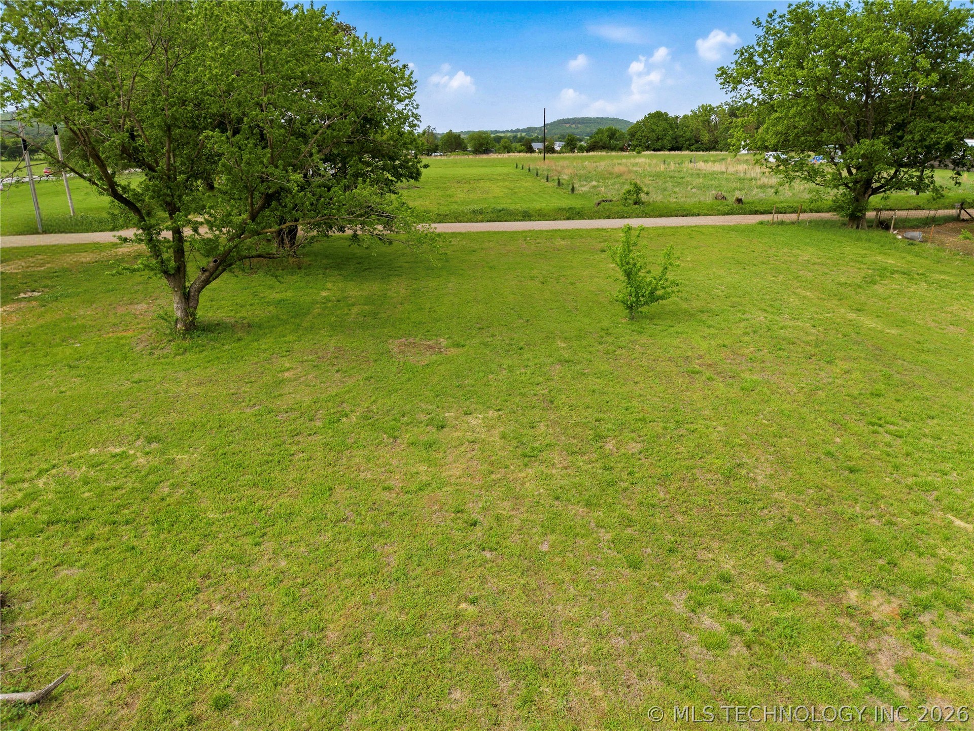 22389 North Road Property Photo 10