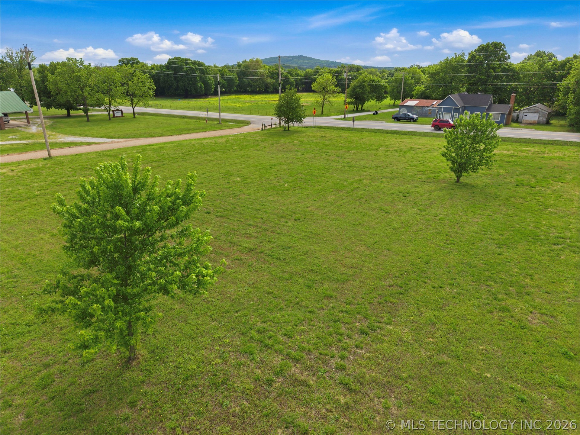 22389 North Road Property Photo 11