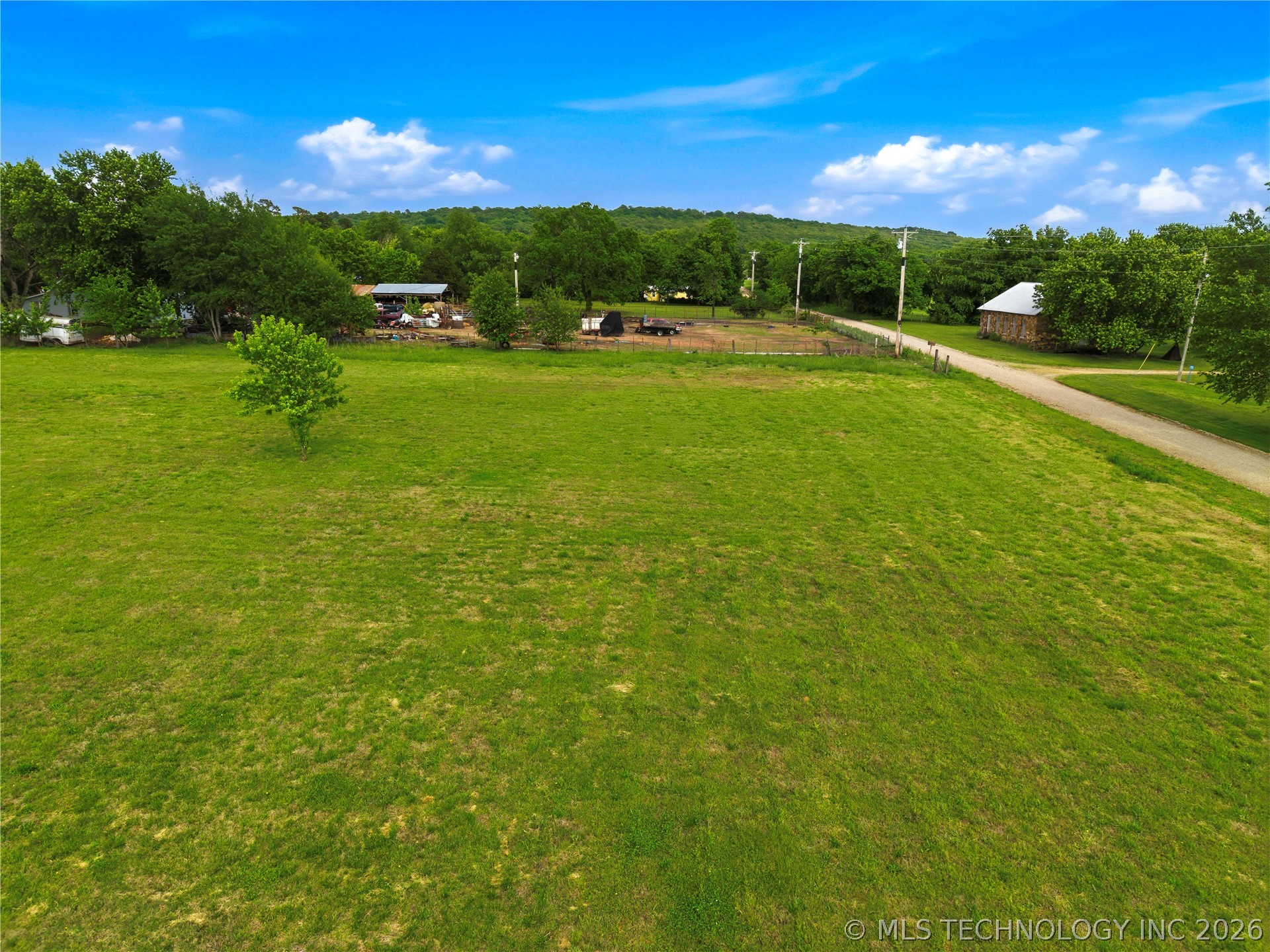 22389 North Road Property Photo 12