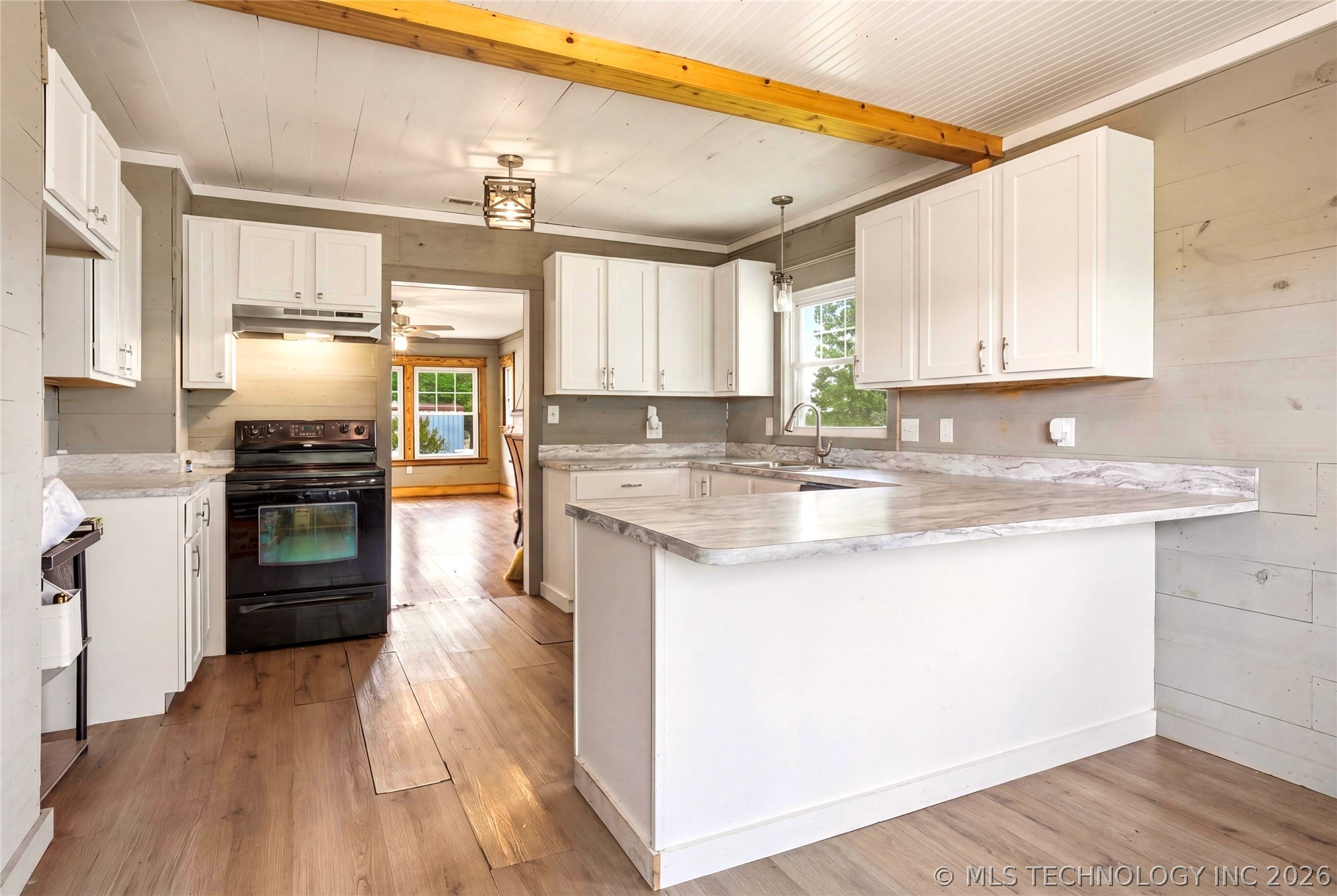 22389 North Road Property Photo 27