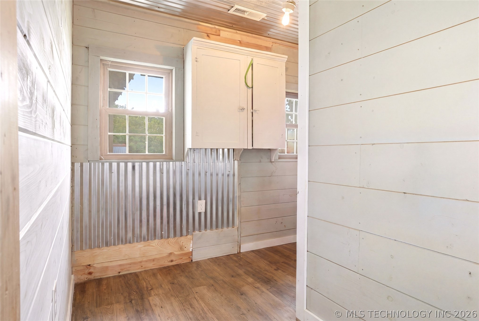 22389 North Road Property Photo 28