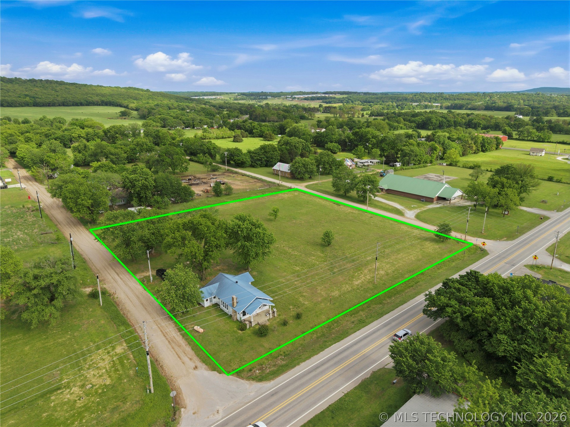 22389 North Road Property Photo 45