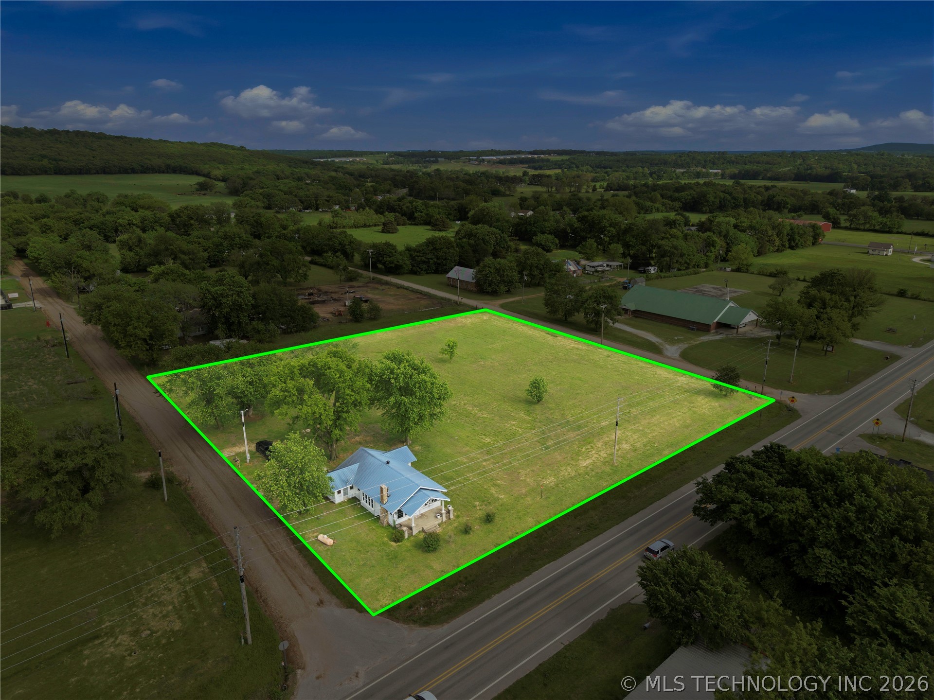 22389 North Road Property Photo 46
