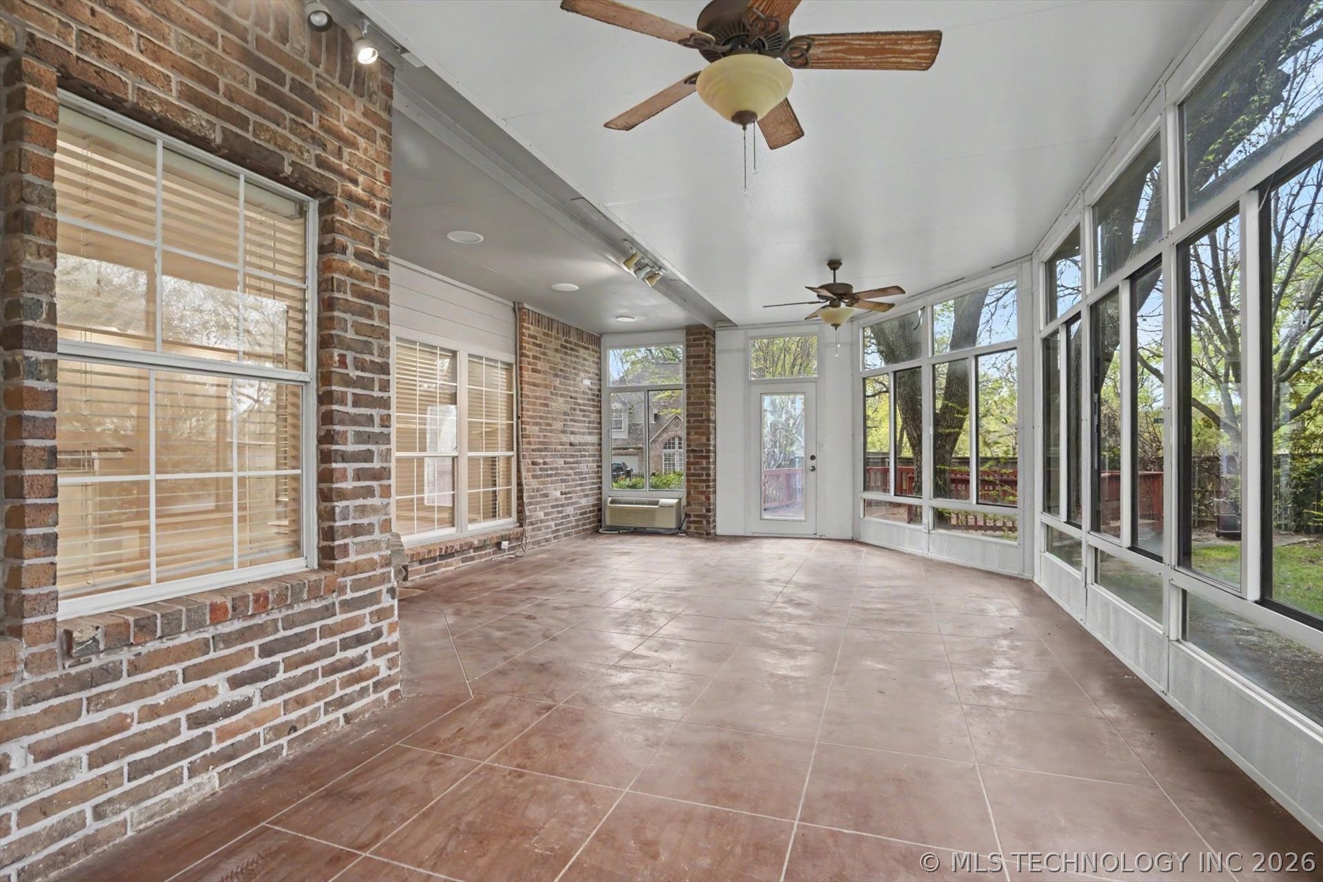 6828 S Richmond Place Property Photo 4