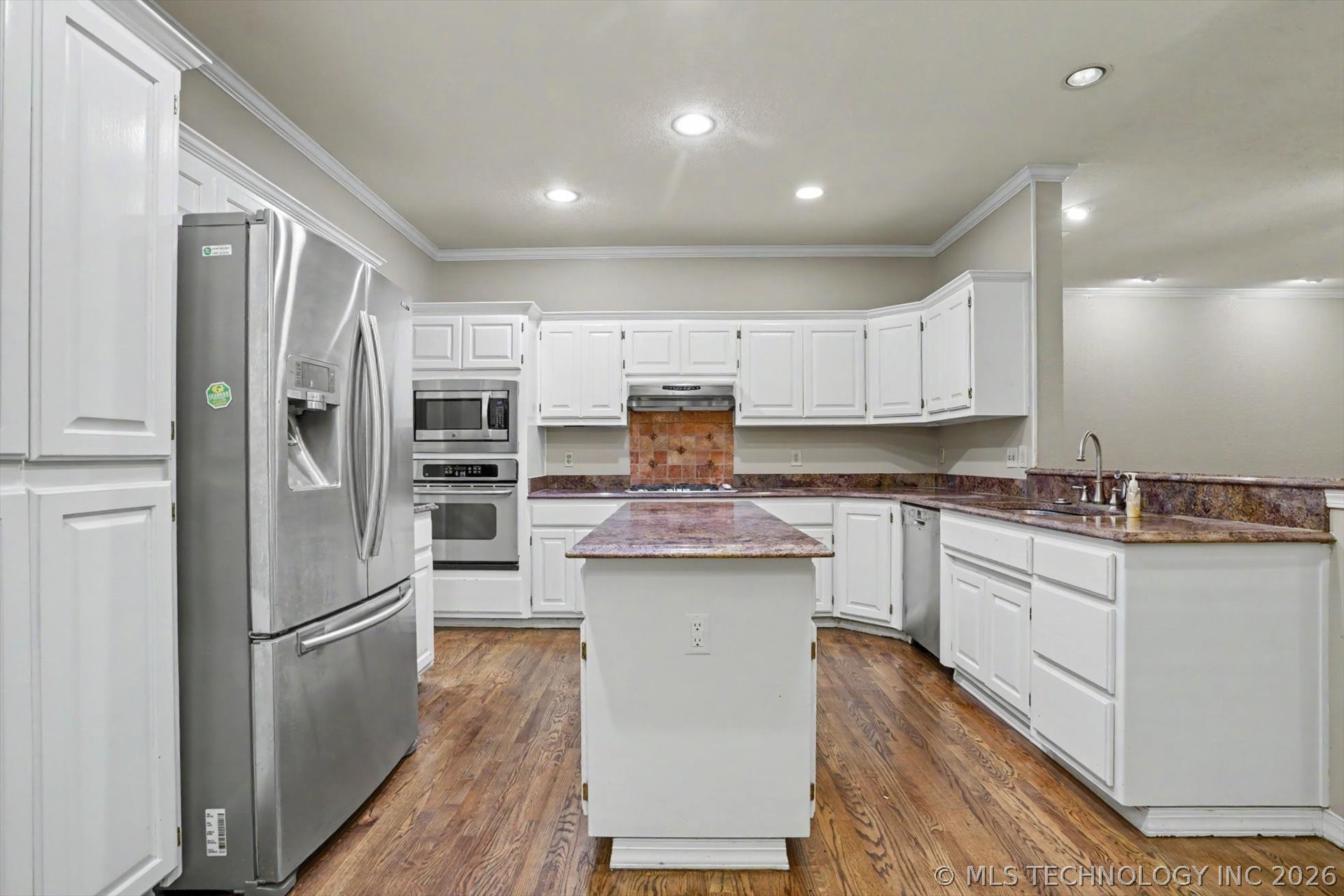 6828 S Richmond Place Property Photo 7
