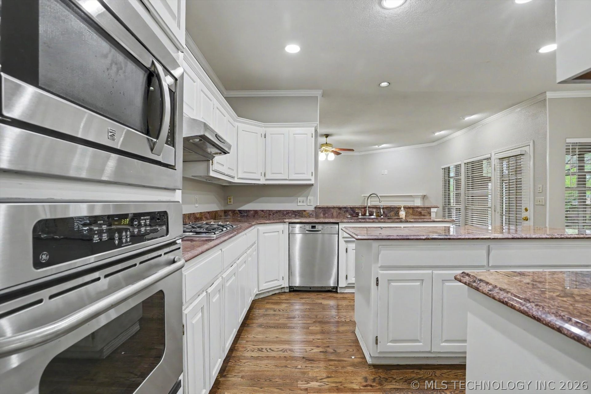 6828 S Richmond Place Property Photo 8