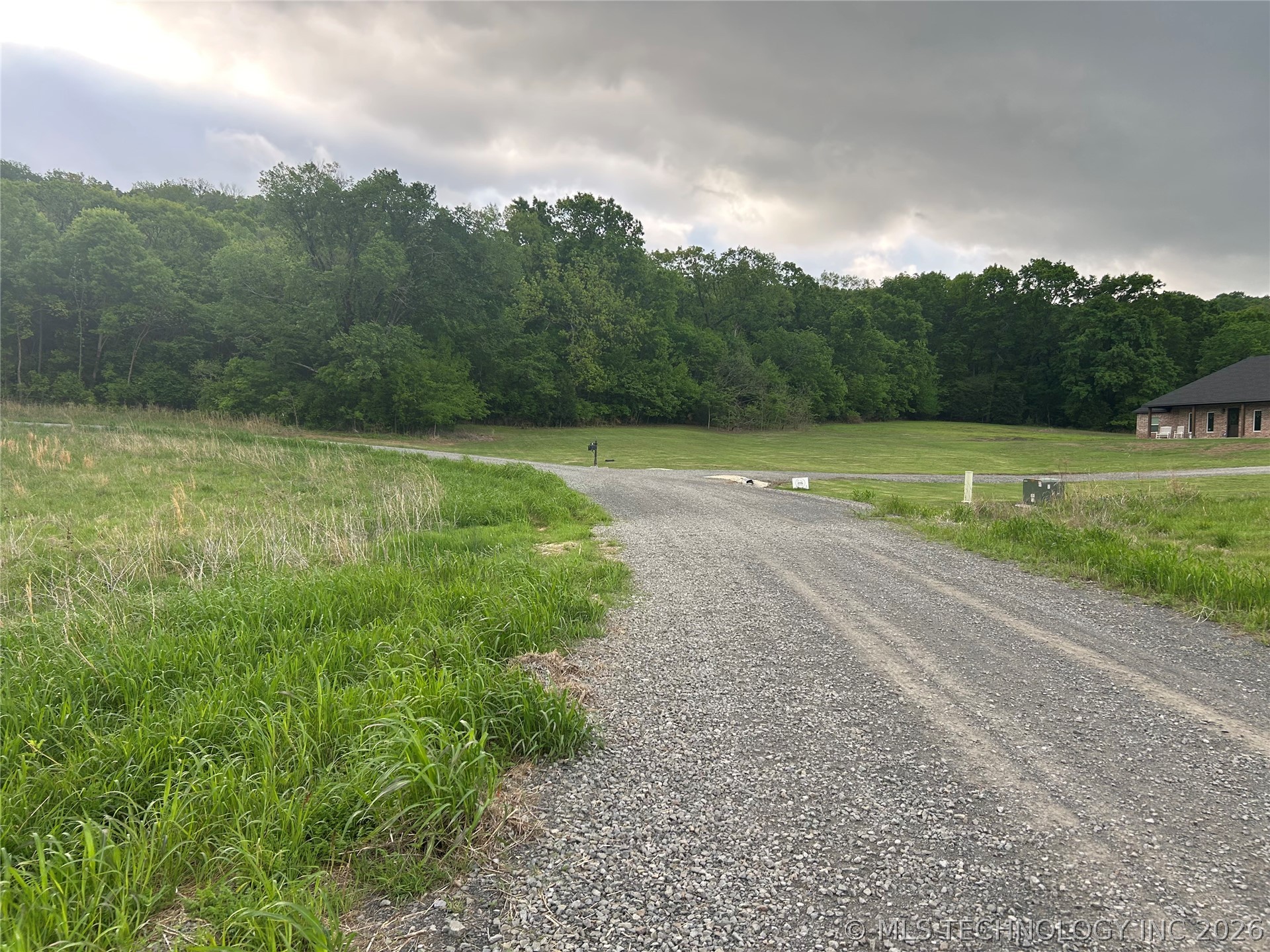 3 E Thunder Road Property Photo 5