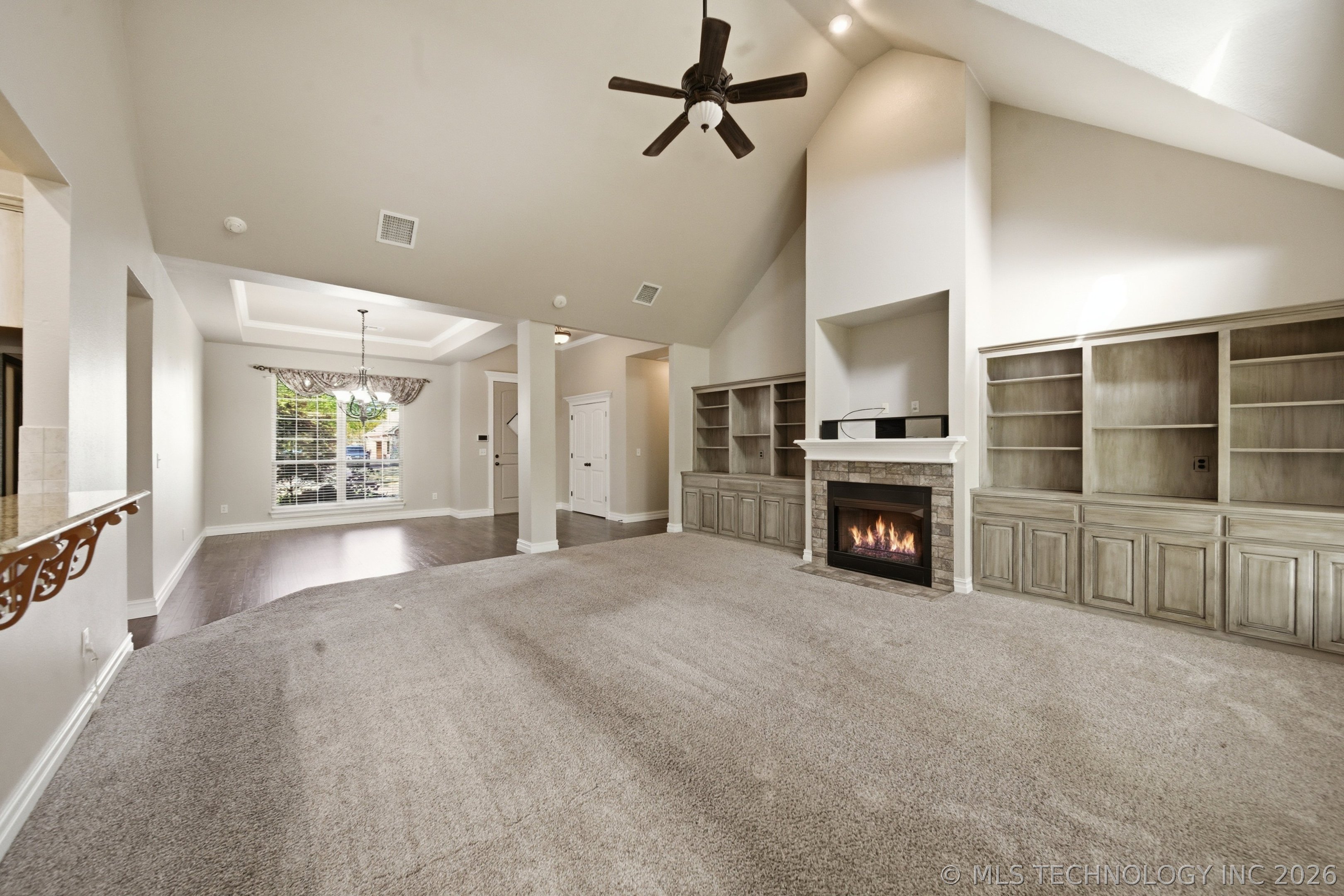 208 New Haven Street Property Photo 6