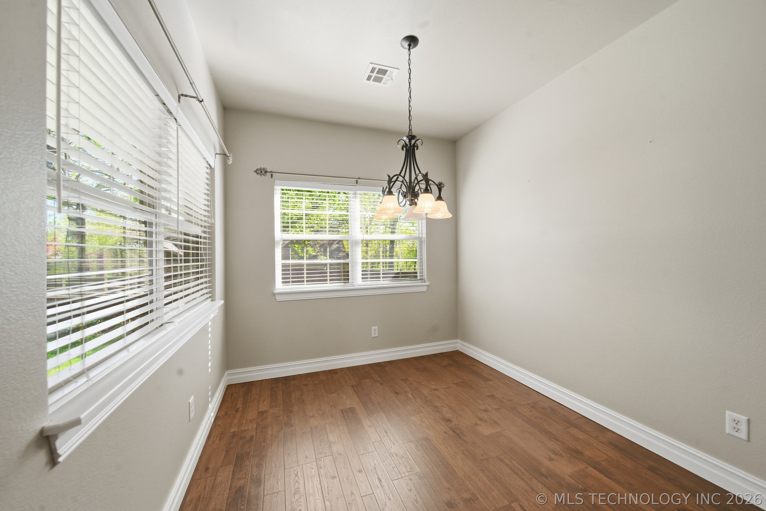 208 New Haven Street Property Photo 10