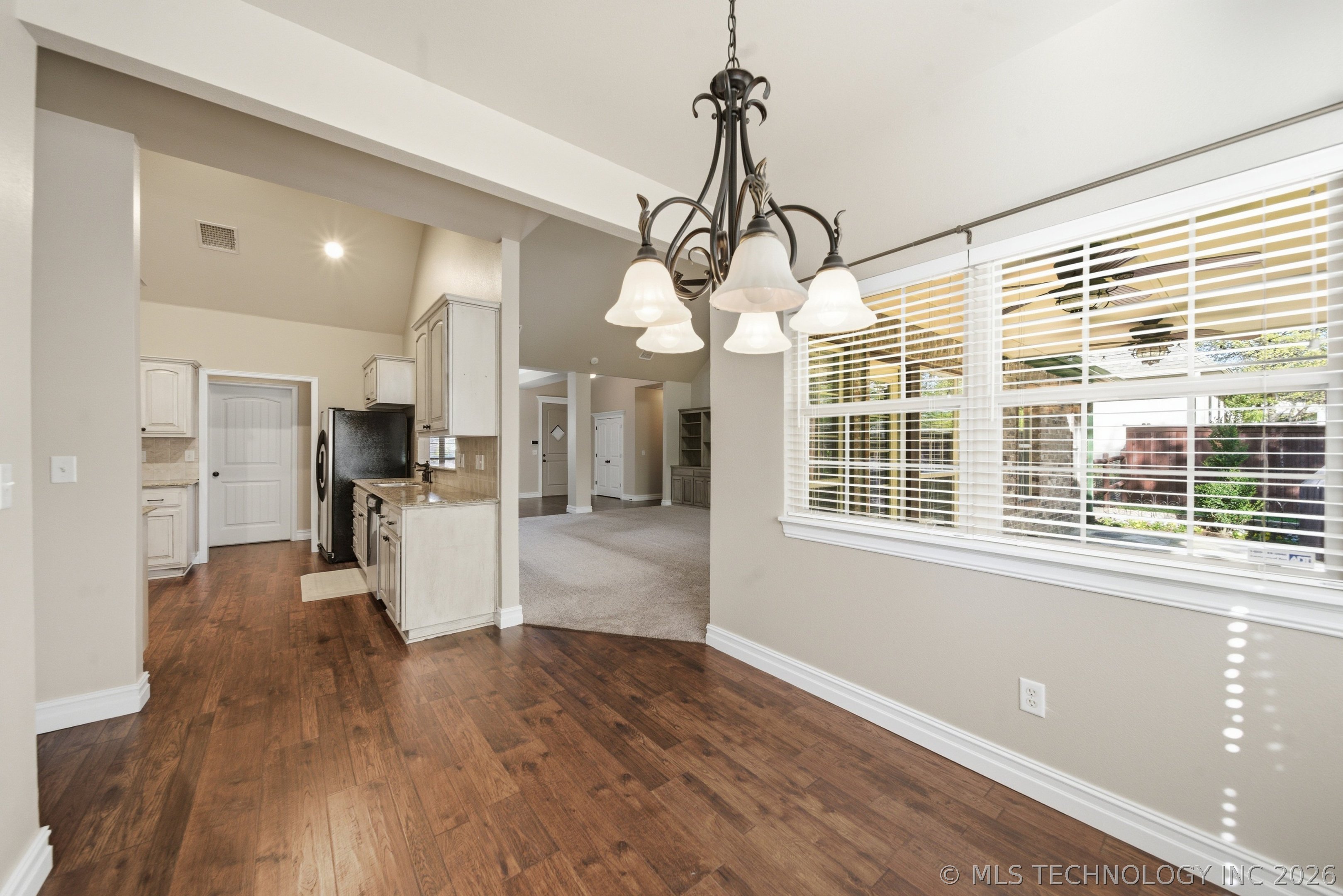 208 New Haven Street Property Photo 11
