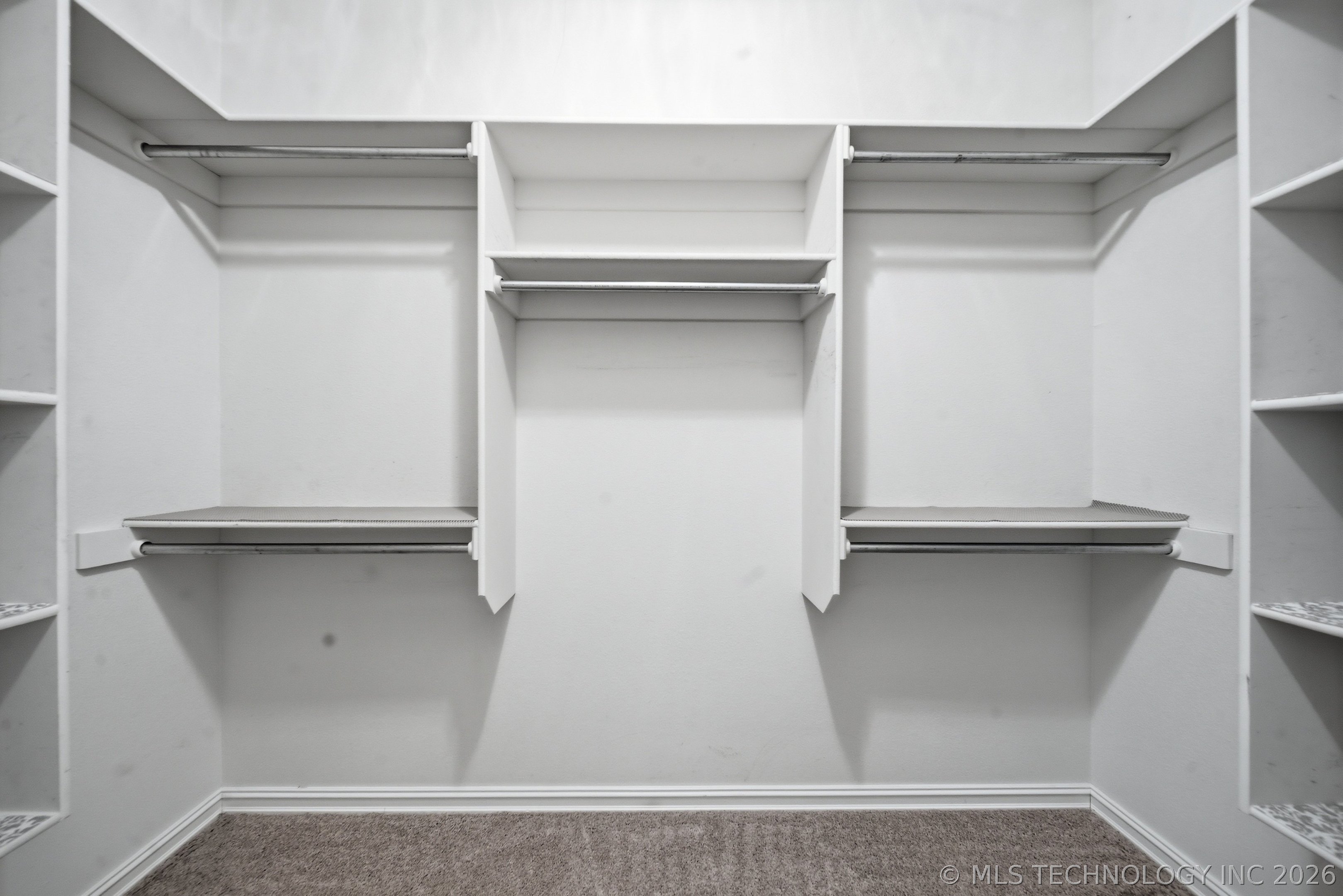 208 New Haven Street Property Photo 25