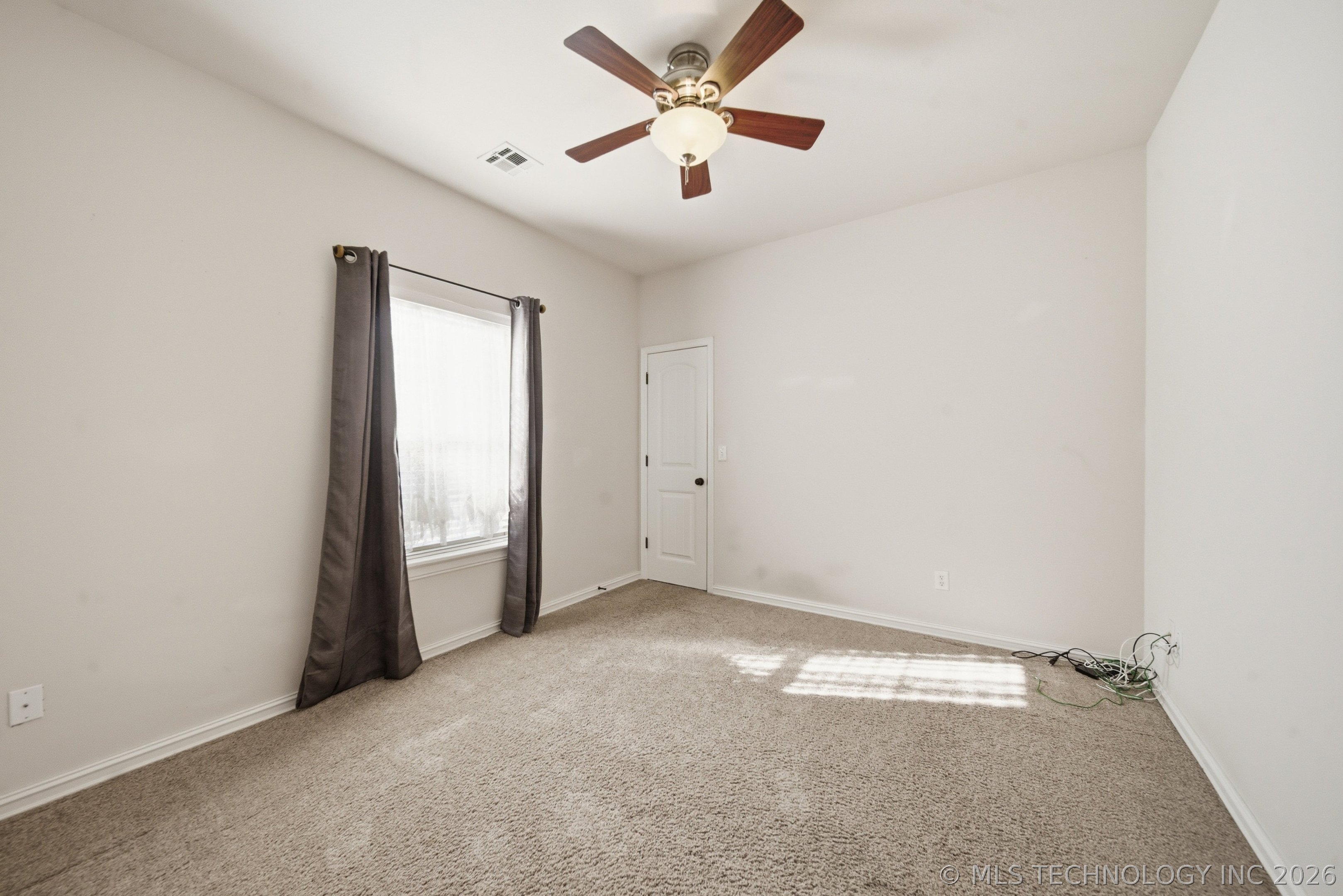 208 New Haven Street Property Photo 28