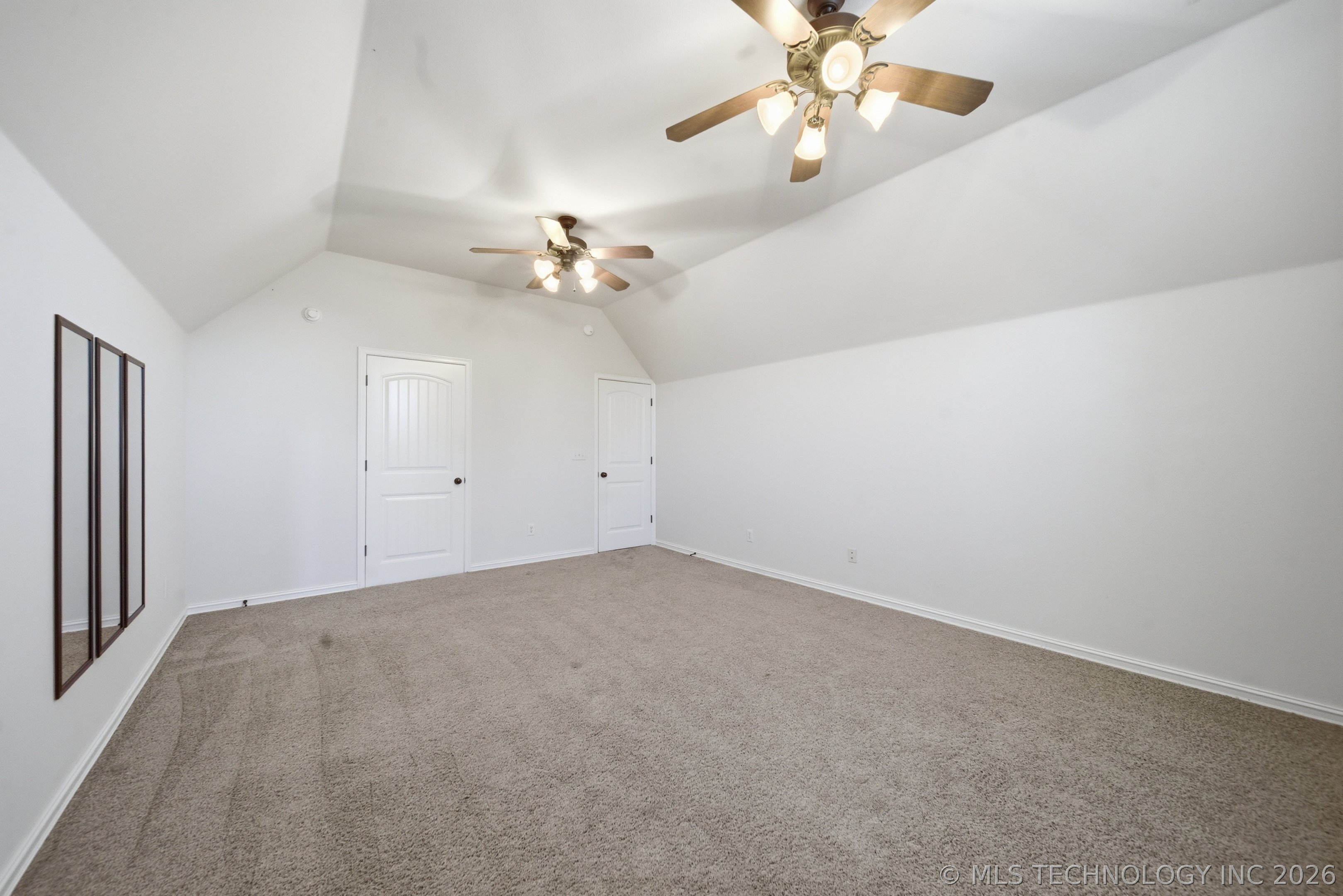 208 New Haven Street Property Photo 33