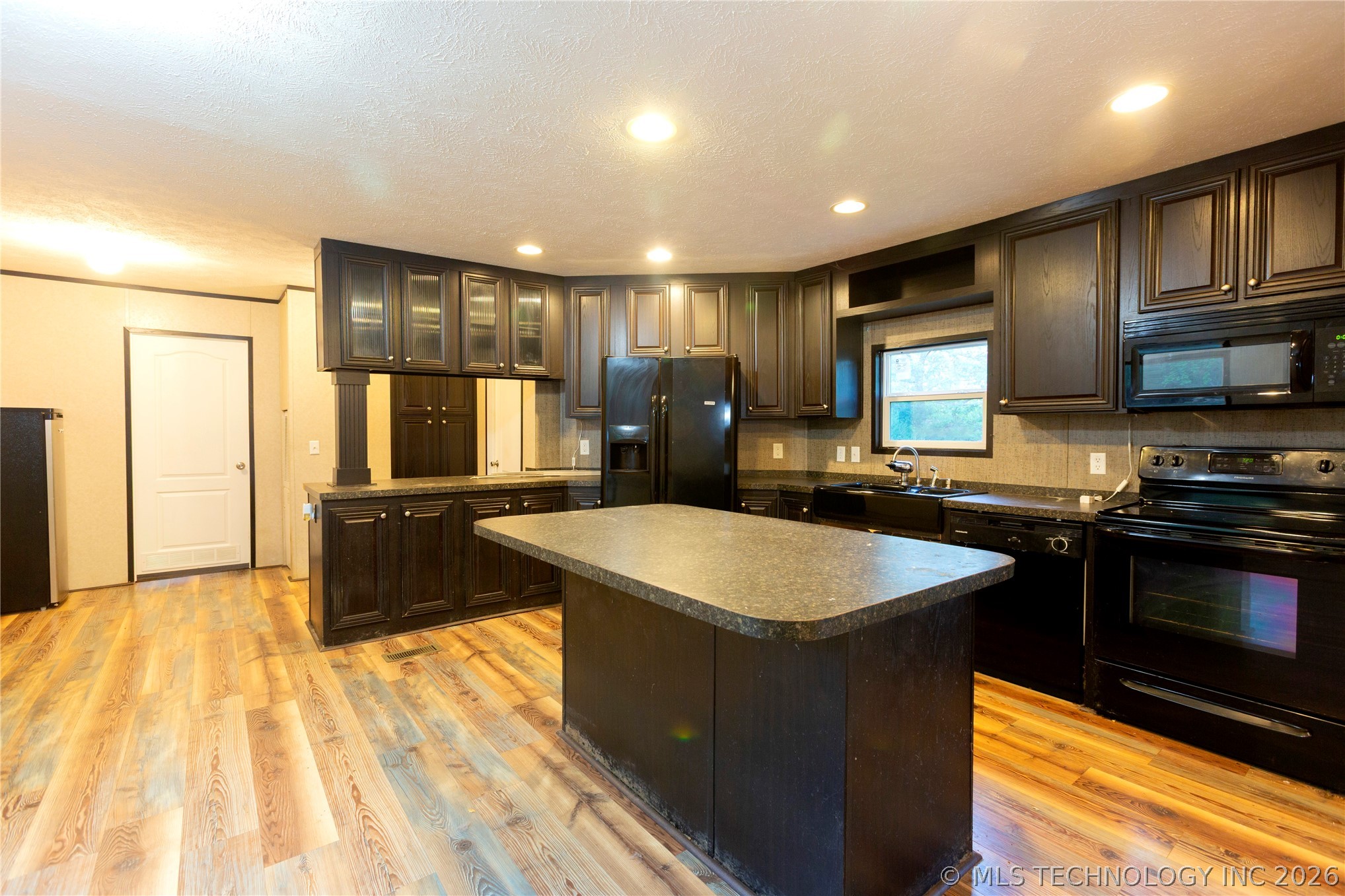 1487 Buds Point Road North Property Photo 5