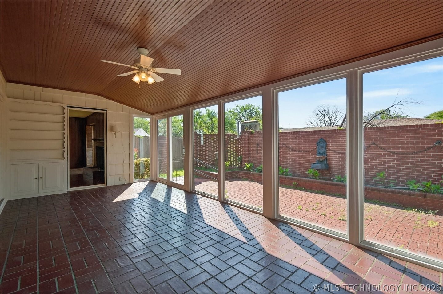 1529 Hillcrest Drive Property Photo 9
