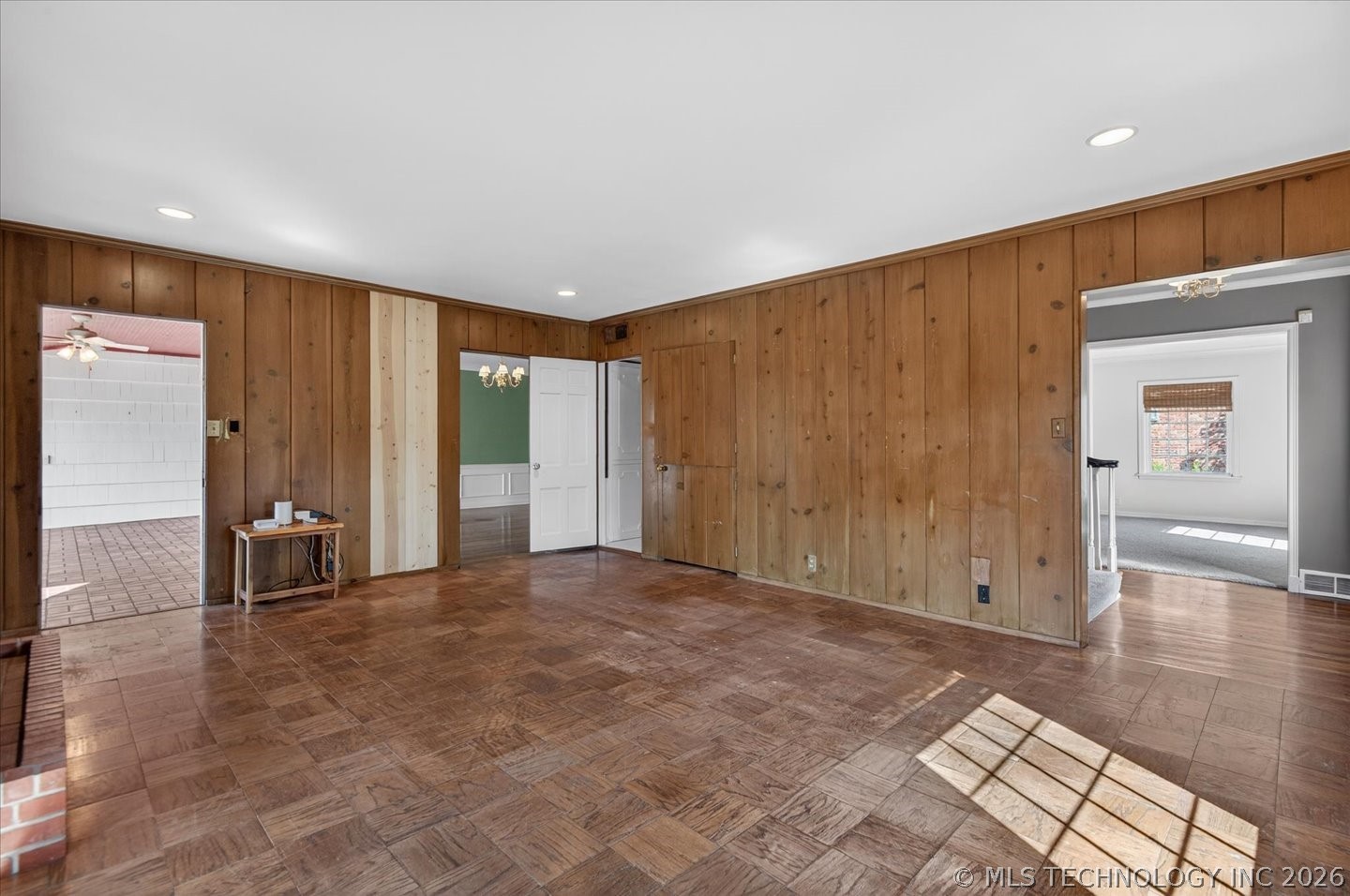 1529 Hillcrest Drive Property Photo 11