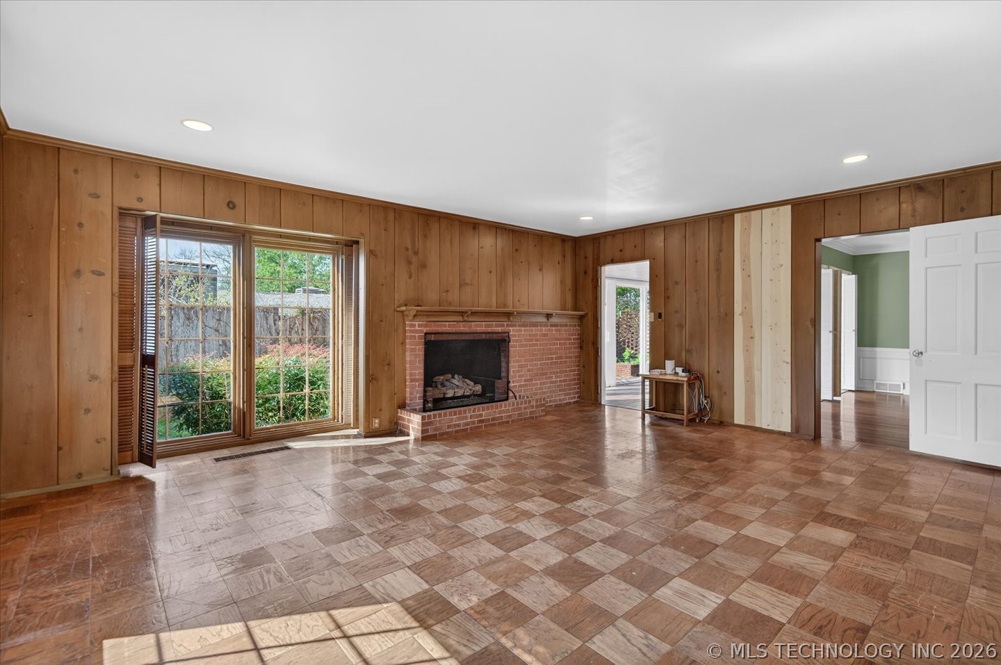 1529 Hillcrest Drive Property Photo 12