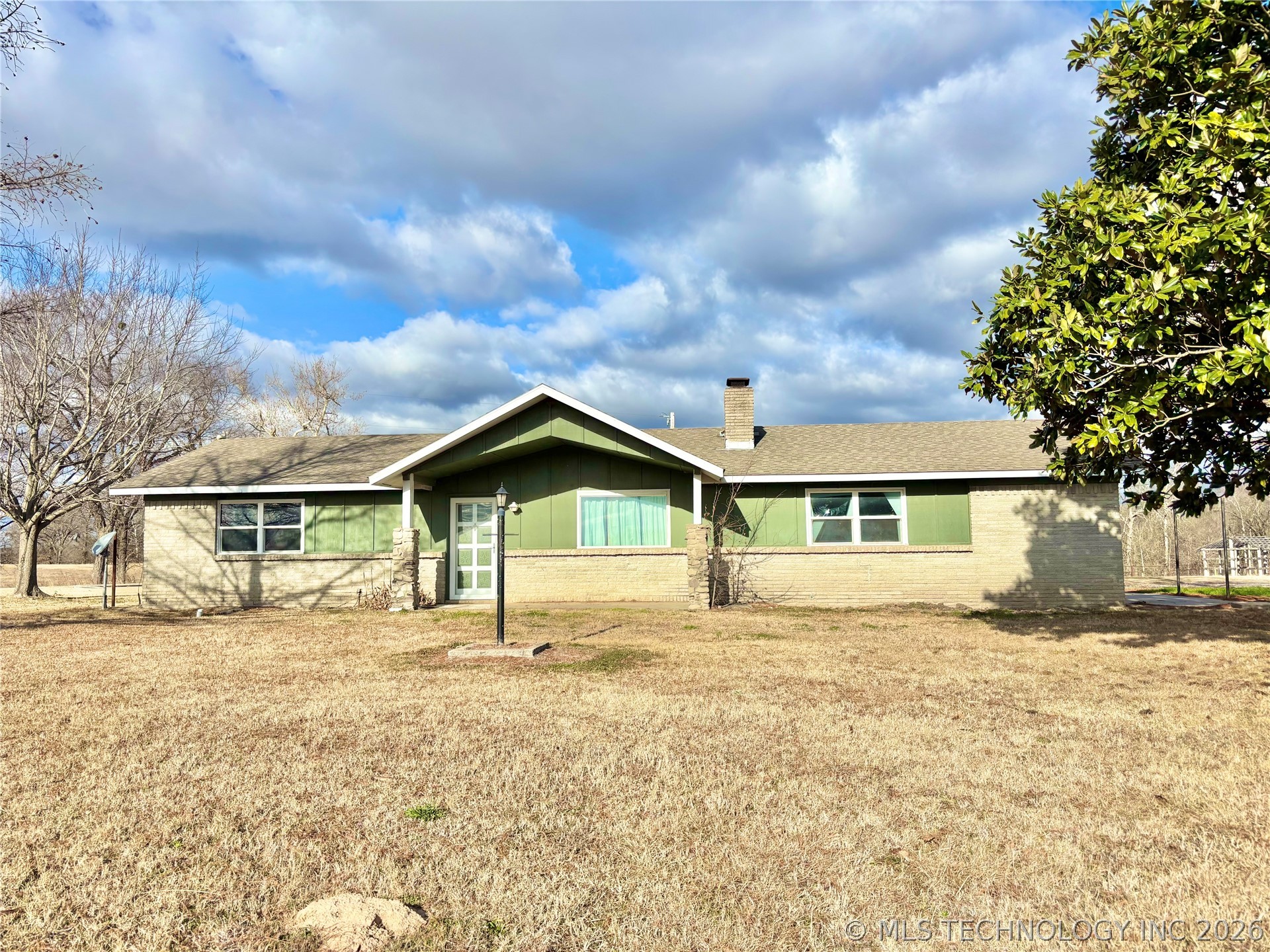 230 W Wolfhunters Lane Property Photo 1