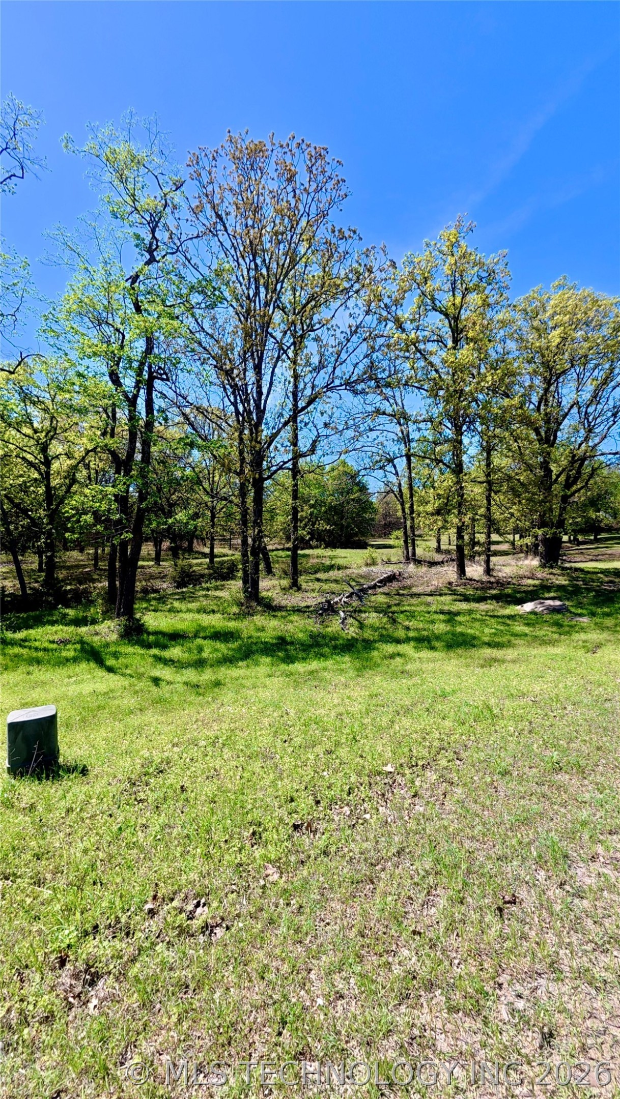 5 Duchess Creek Property Photo 4
