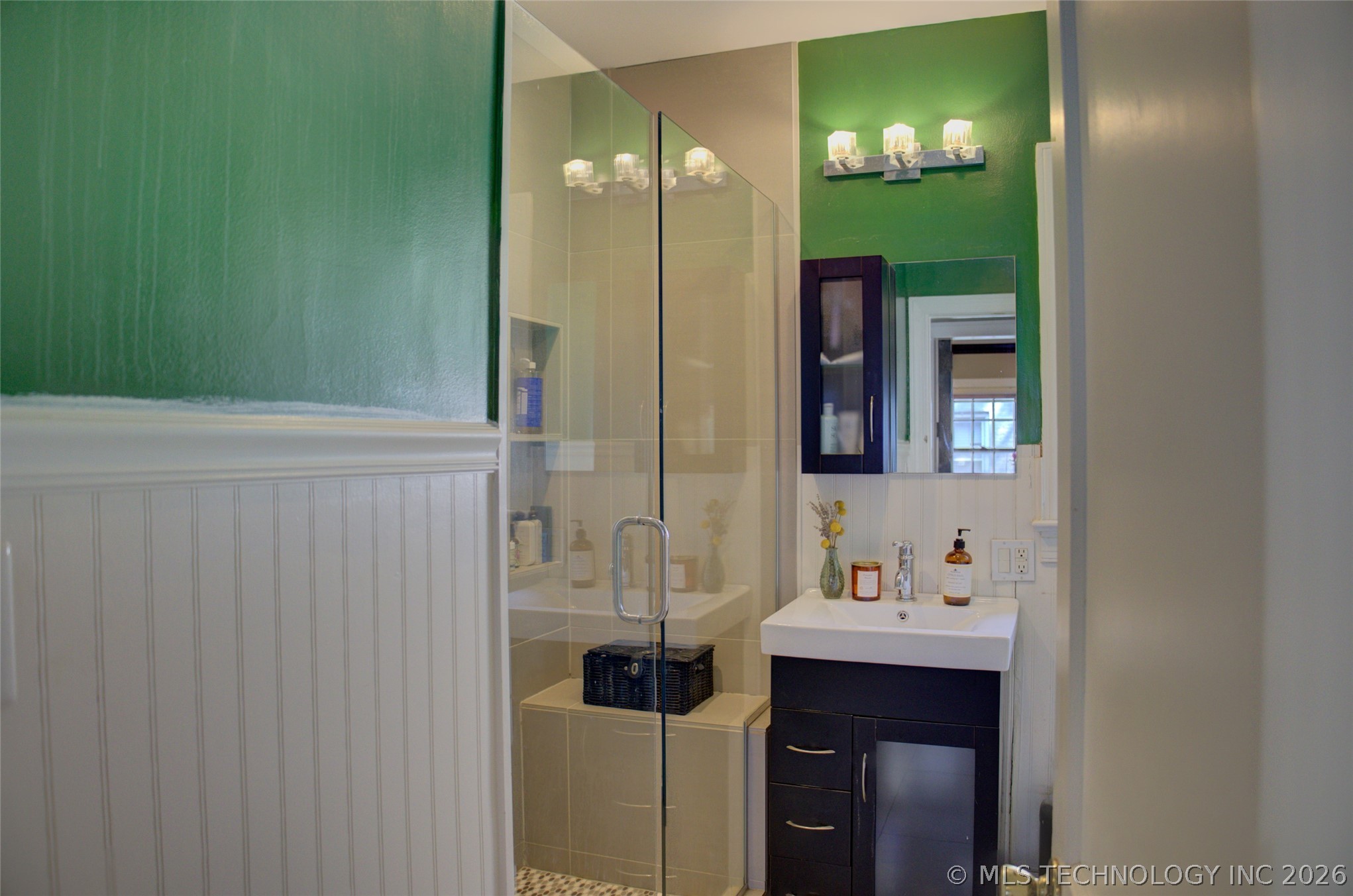 1031 E 36th Place Property Photo 14