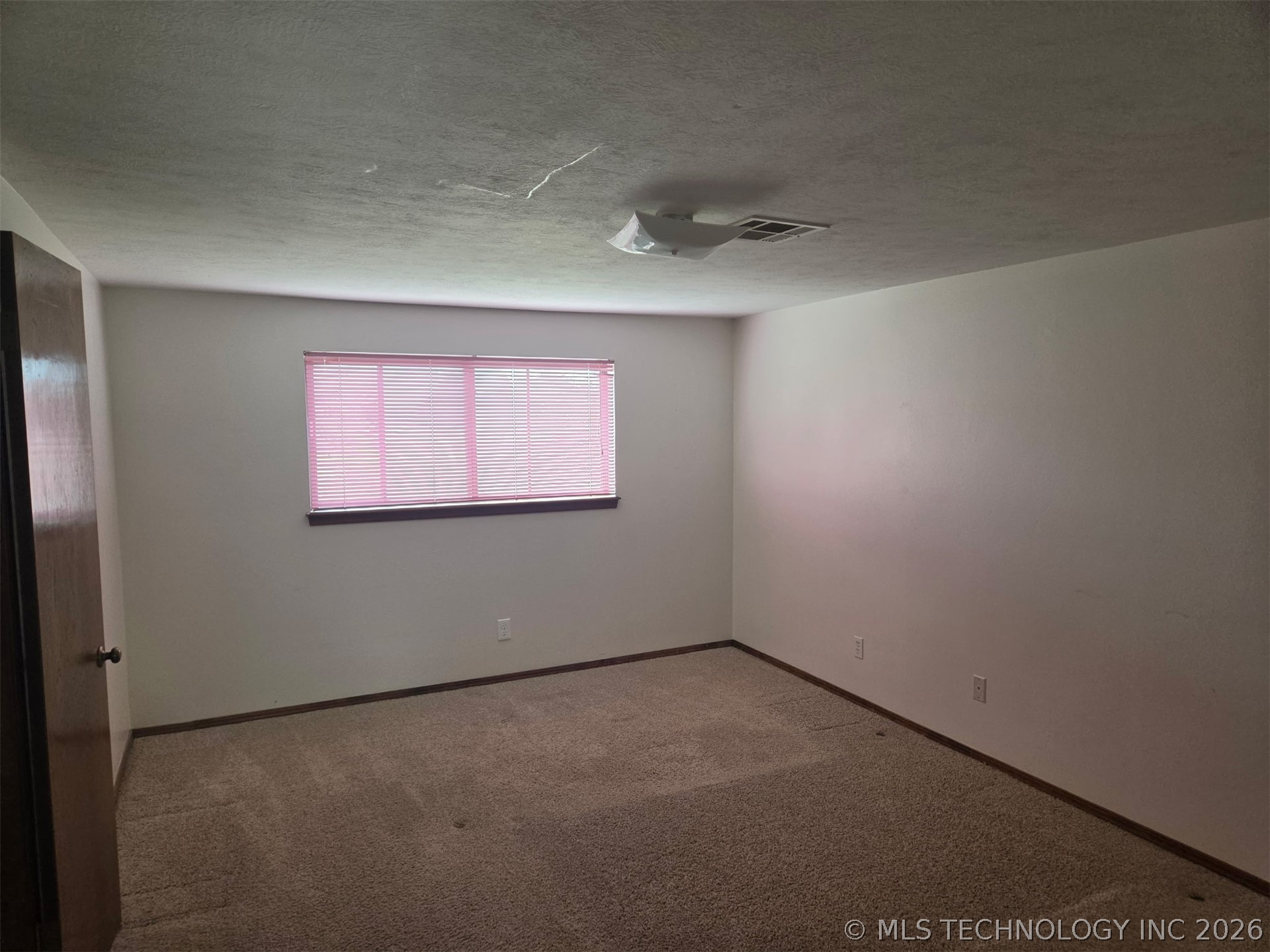 6105 Kingsbridge Drive Property Photo 20