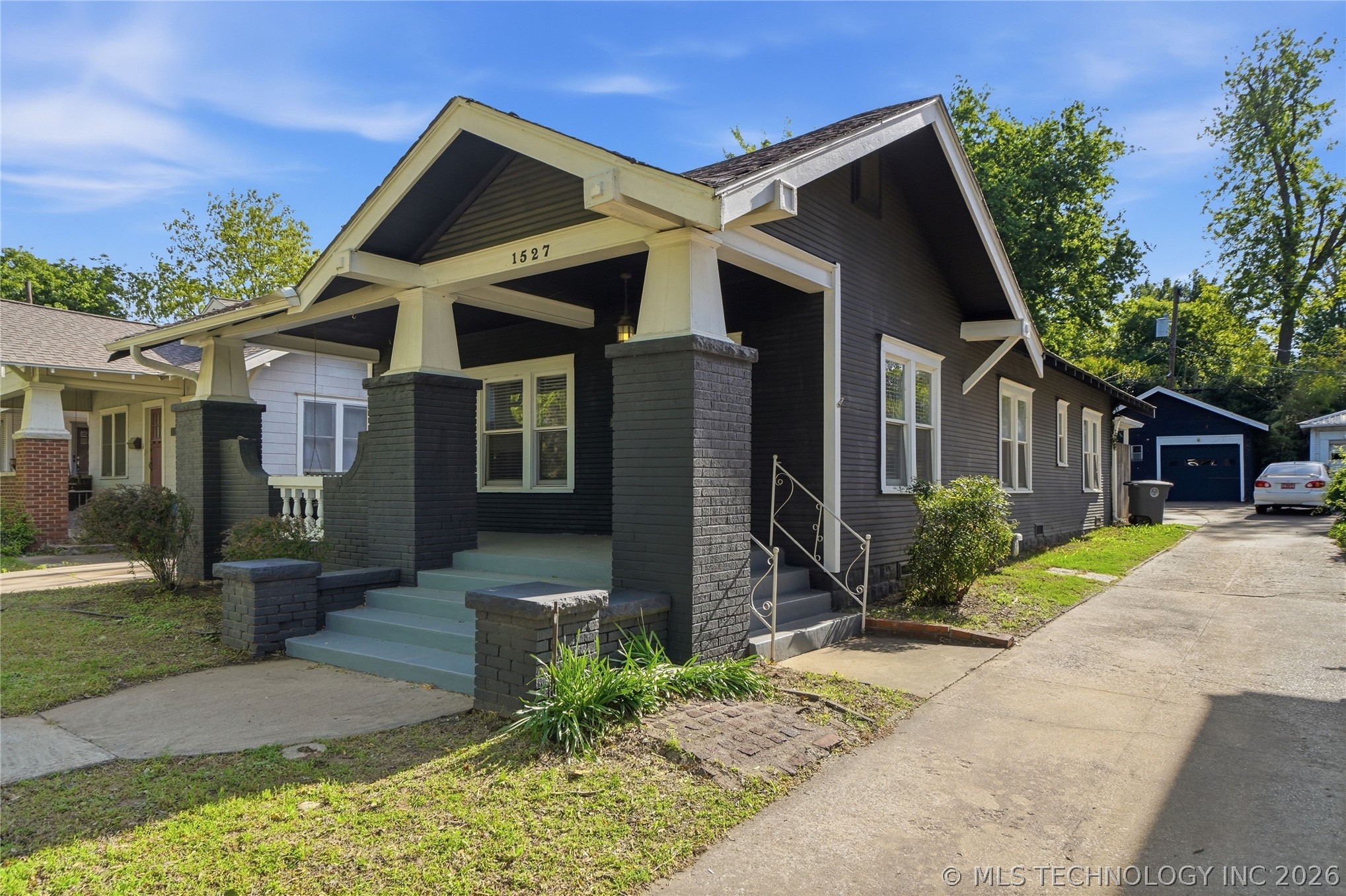 1527 S Yorktown Avenue Property Photo 3