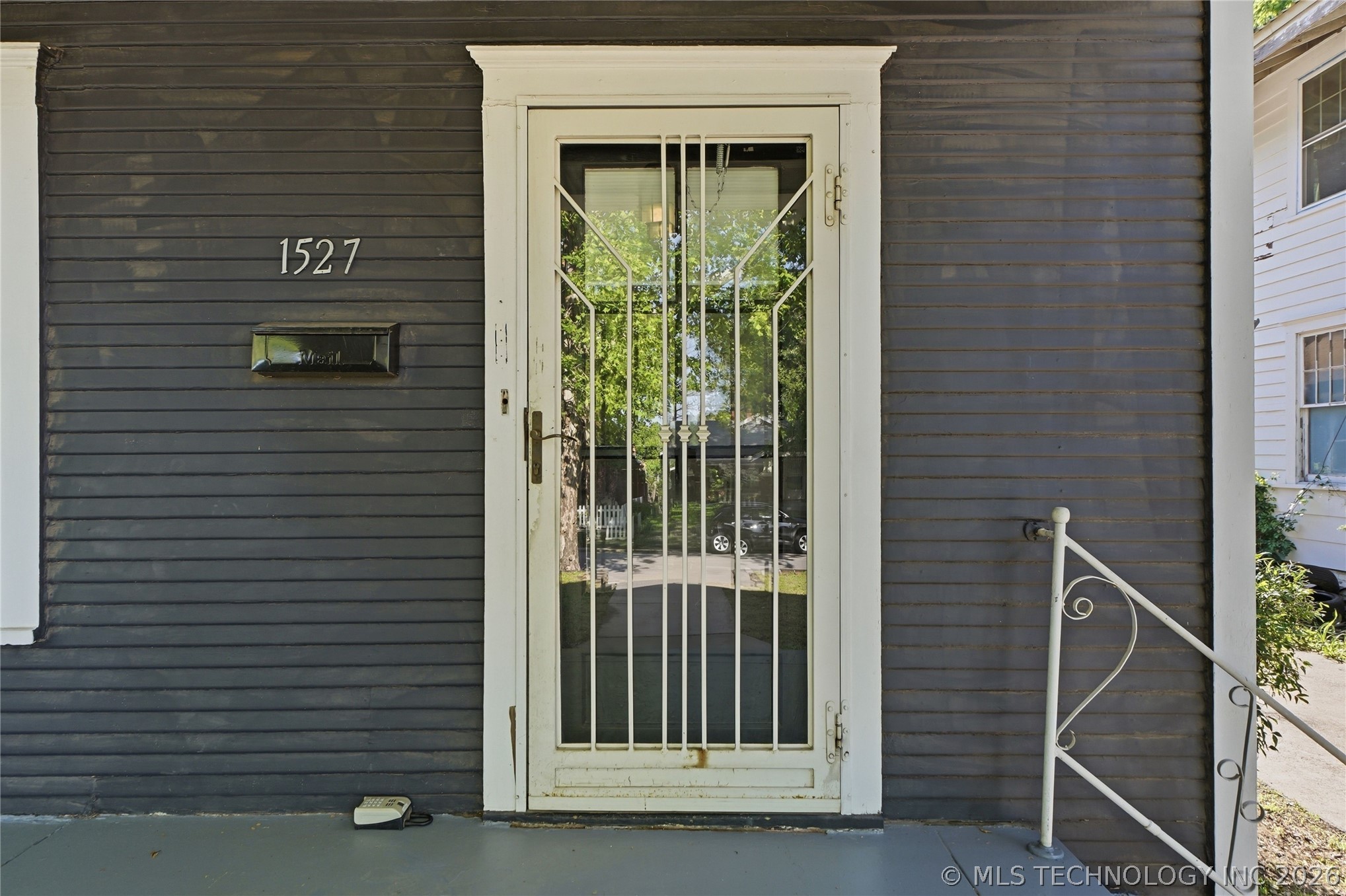 1527 S Yorktown Avenue Property Photo 6