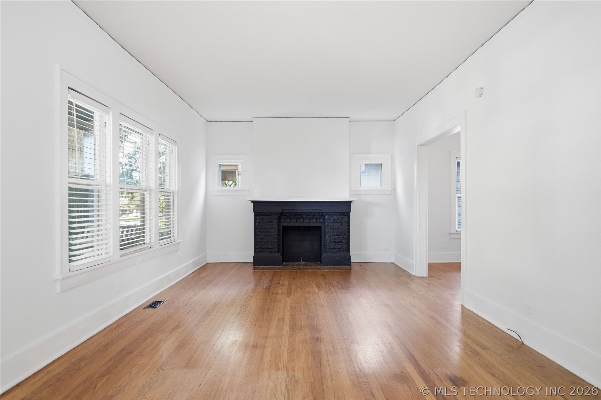 1527 S Yorktown Avenue Property Photo 8