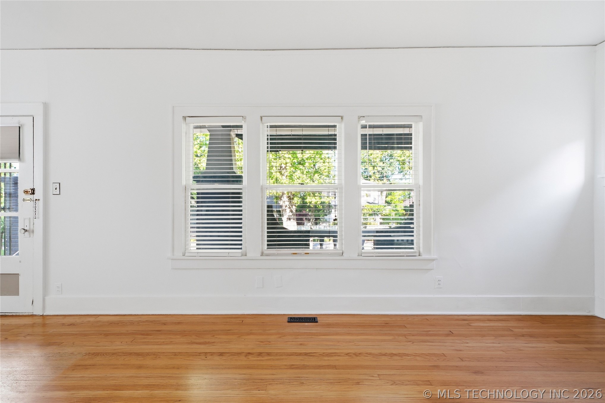 1527 S Yorktown Avenue Property Photo 11