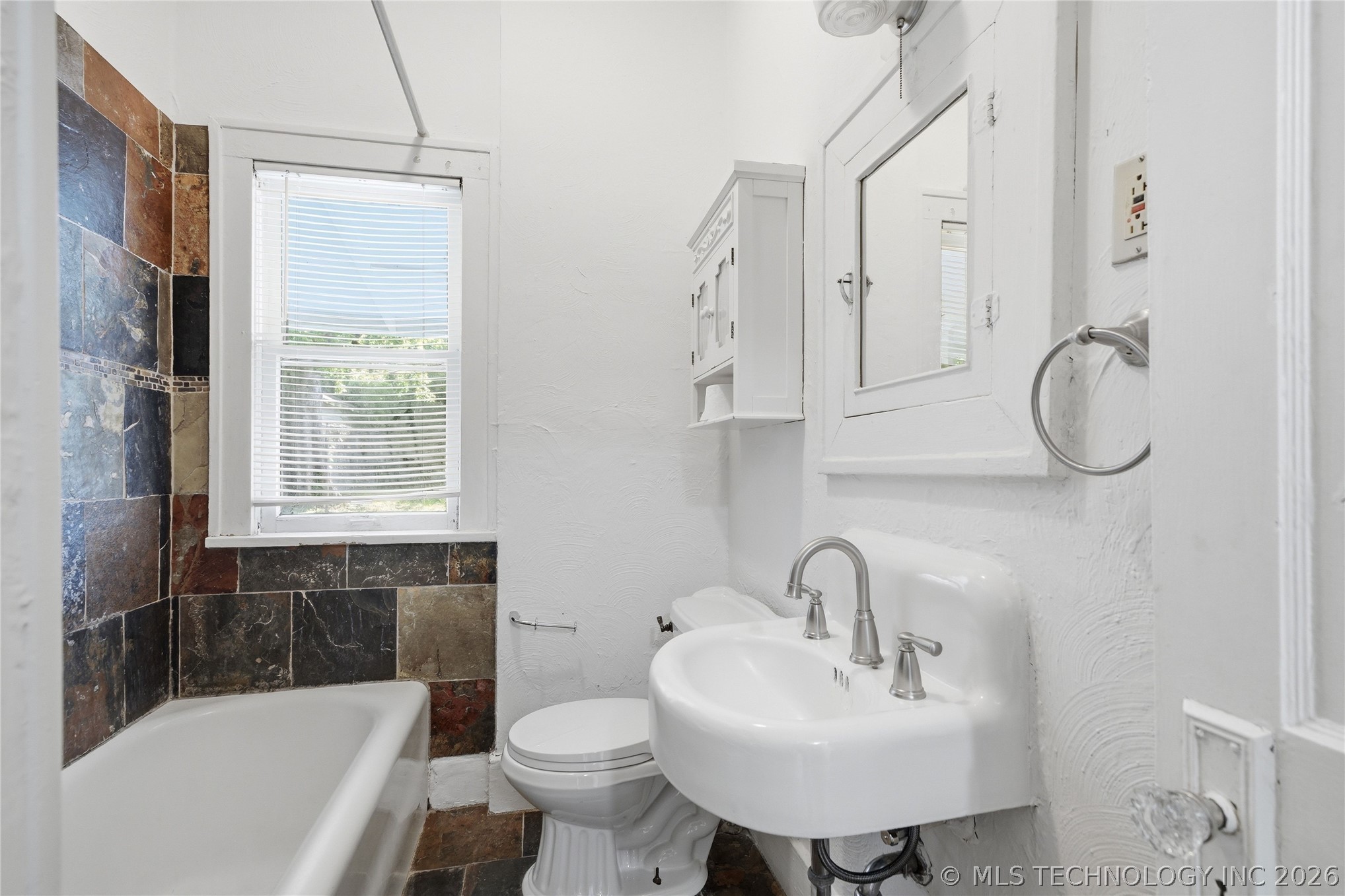1527 S Yorktown Avenue Property Photo 27