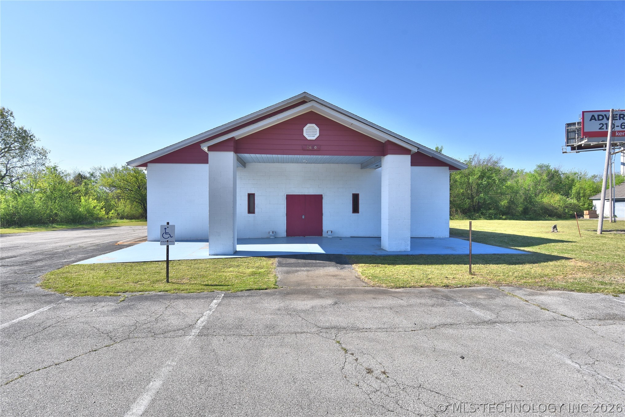 2610 E Apache Street Property Photo 1