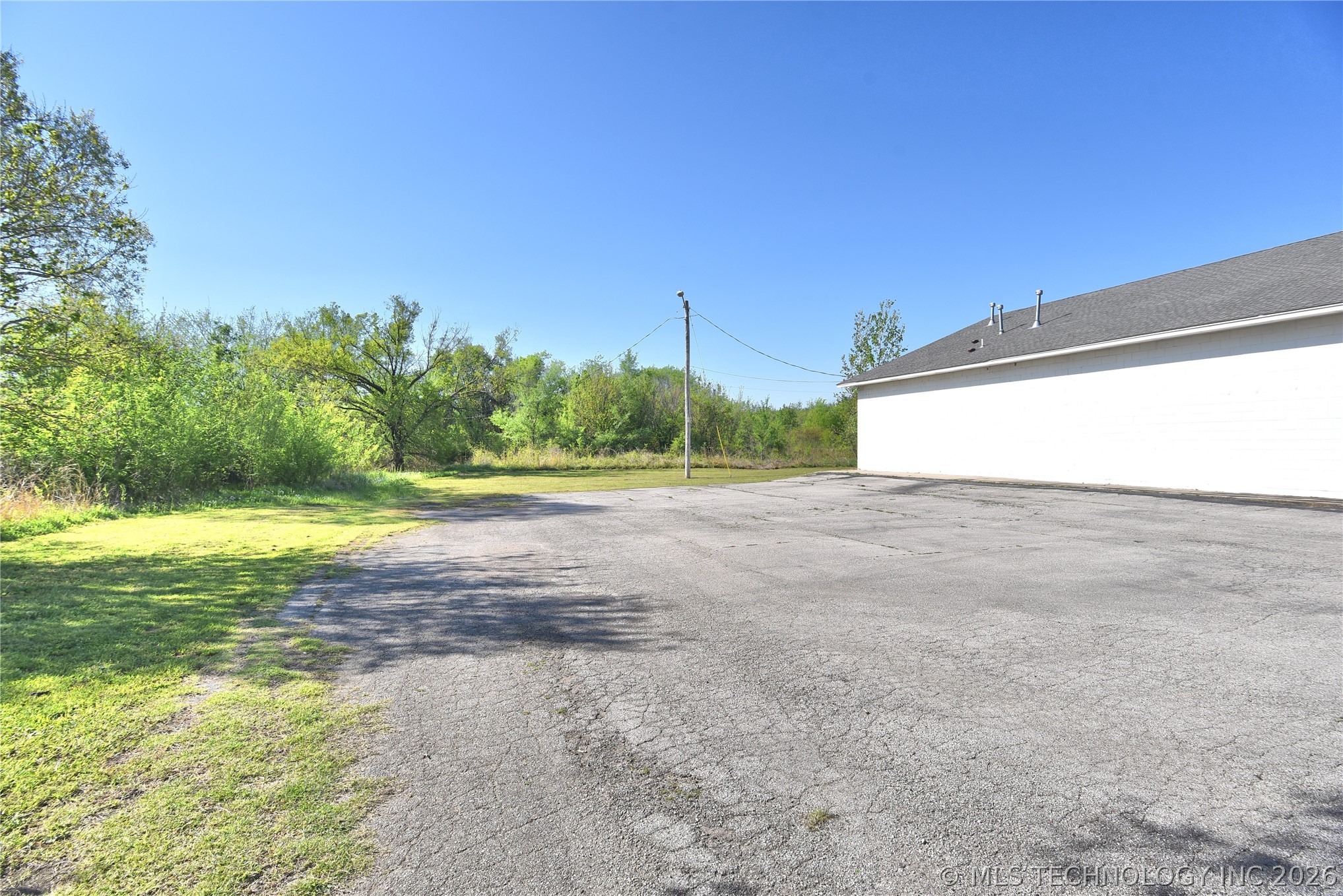 2610 E Apache Street Property Photo 3