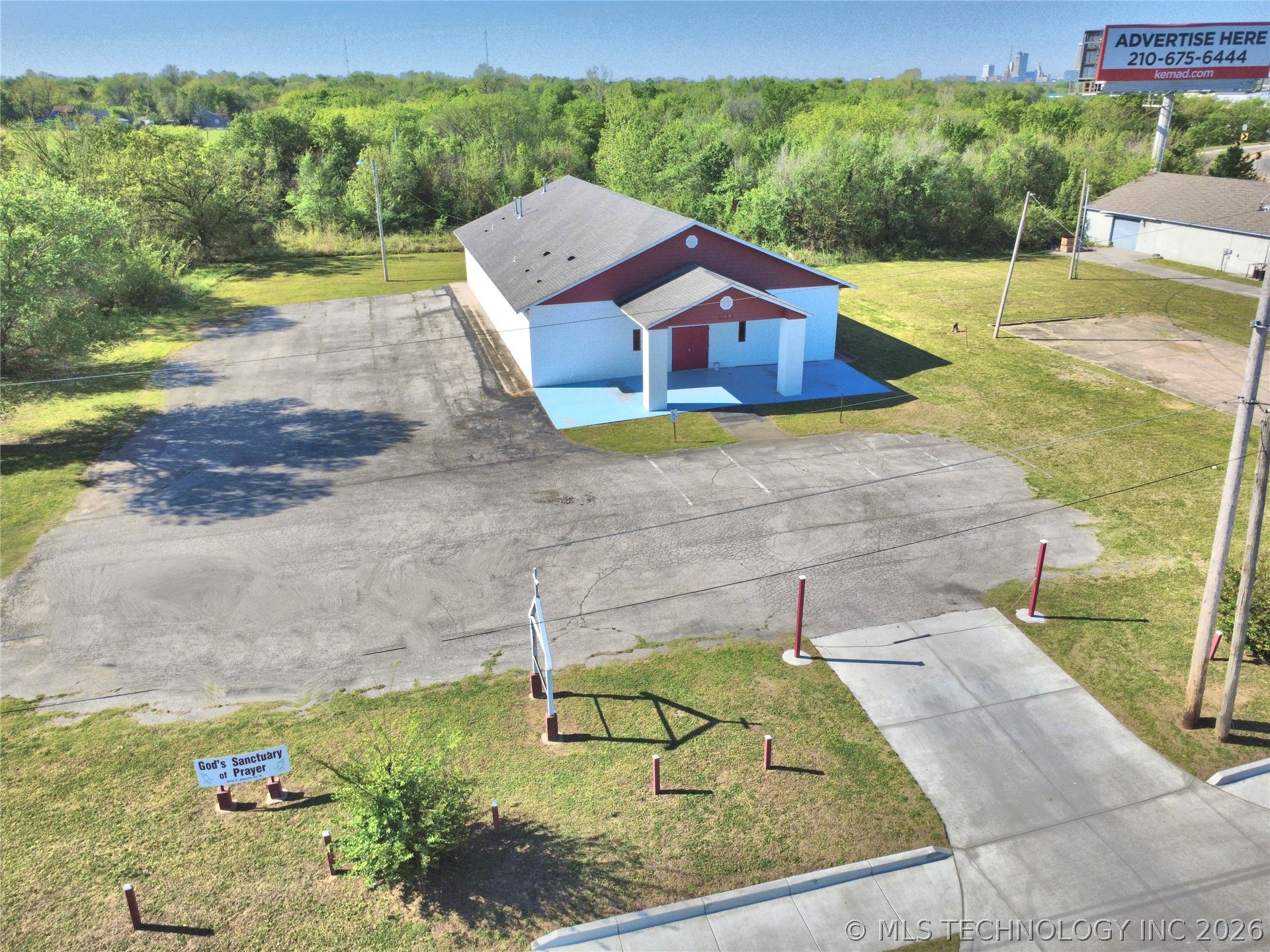 2610 E Apache Street Property Photo 6