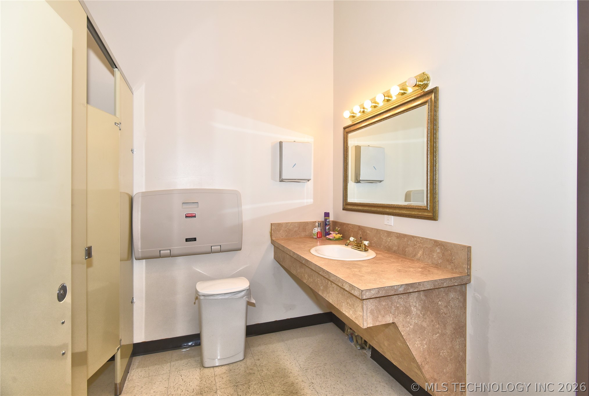2610 E Apache Street Property Photo 17