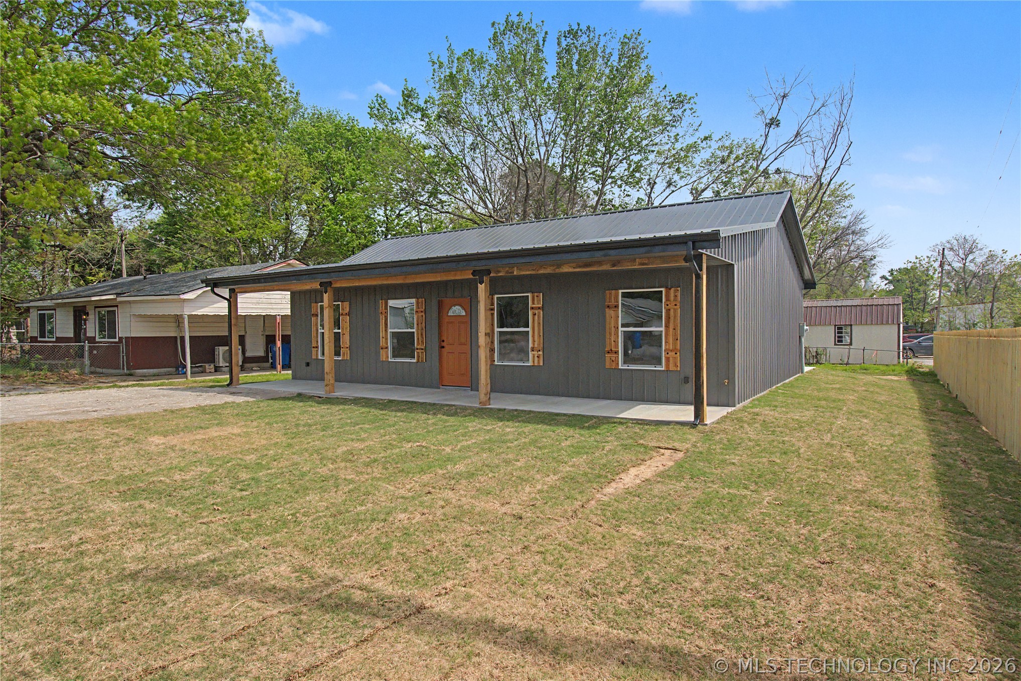 103 E Madden Avenue