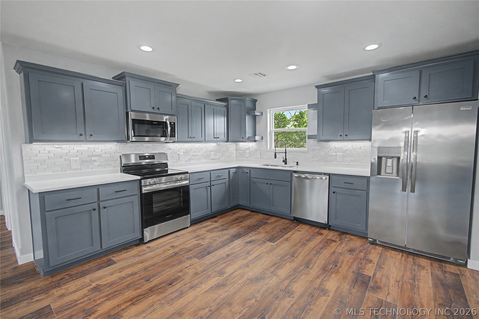 103 E Madden Avenue Property Photo 8