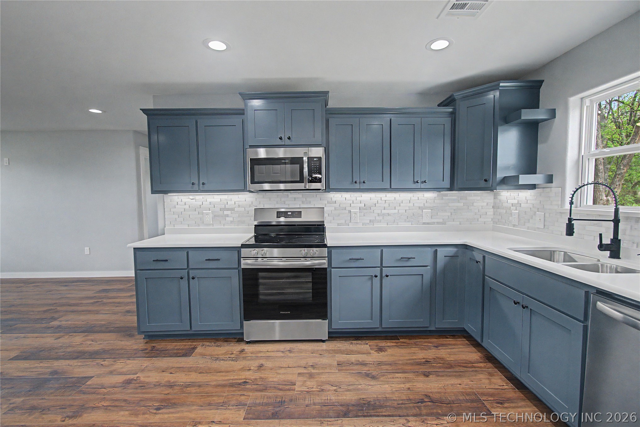 103 E Madden Avenue Property Photo 9