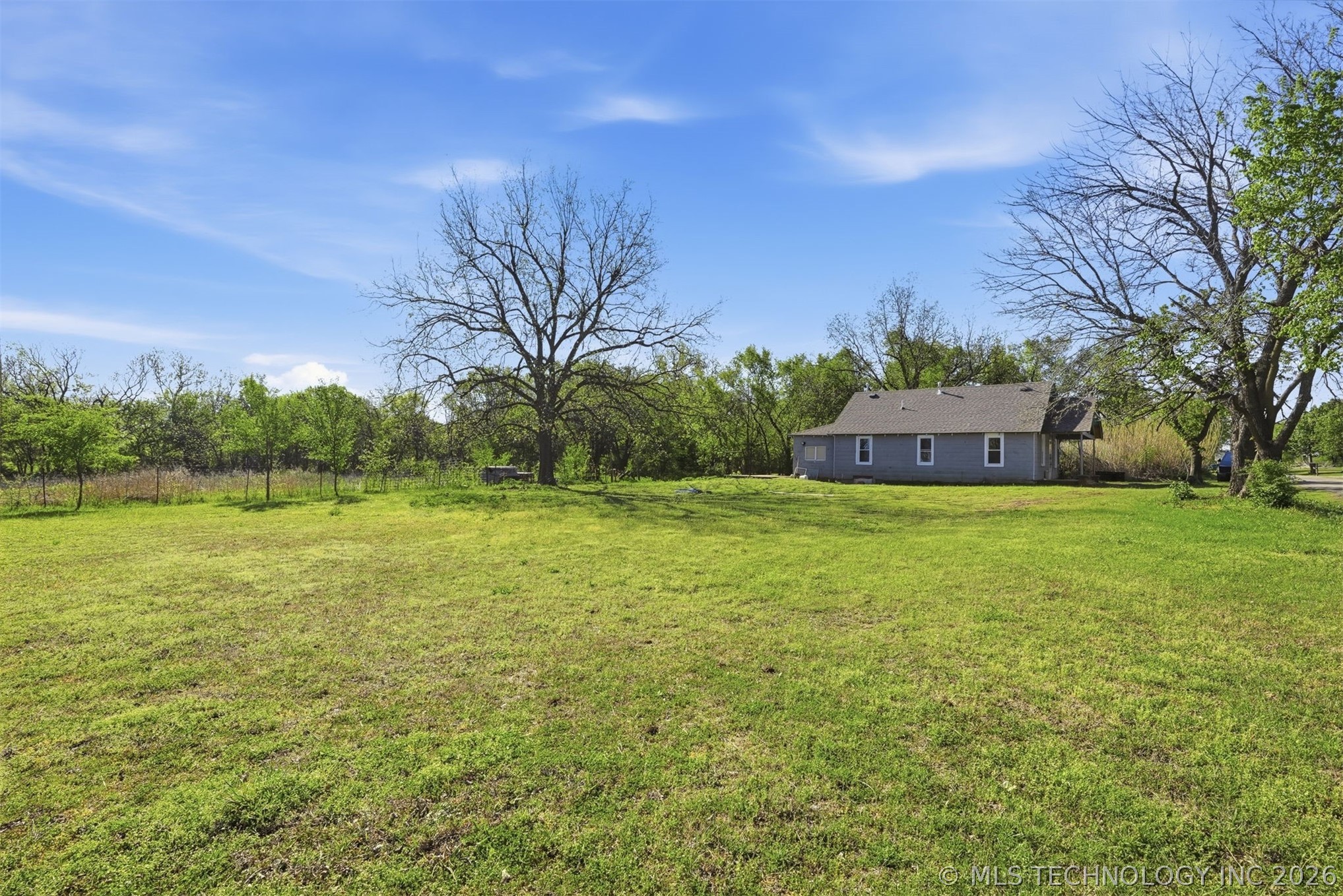 2131 N Edgewood Circle Property Photo 3