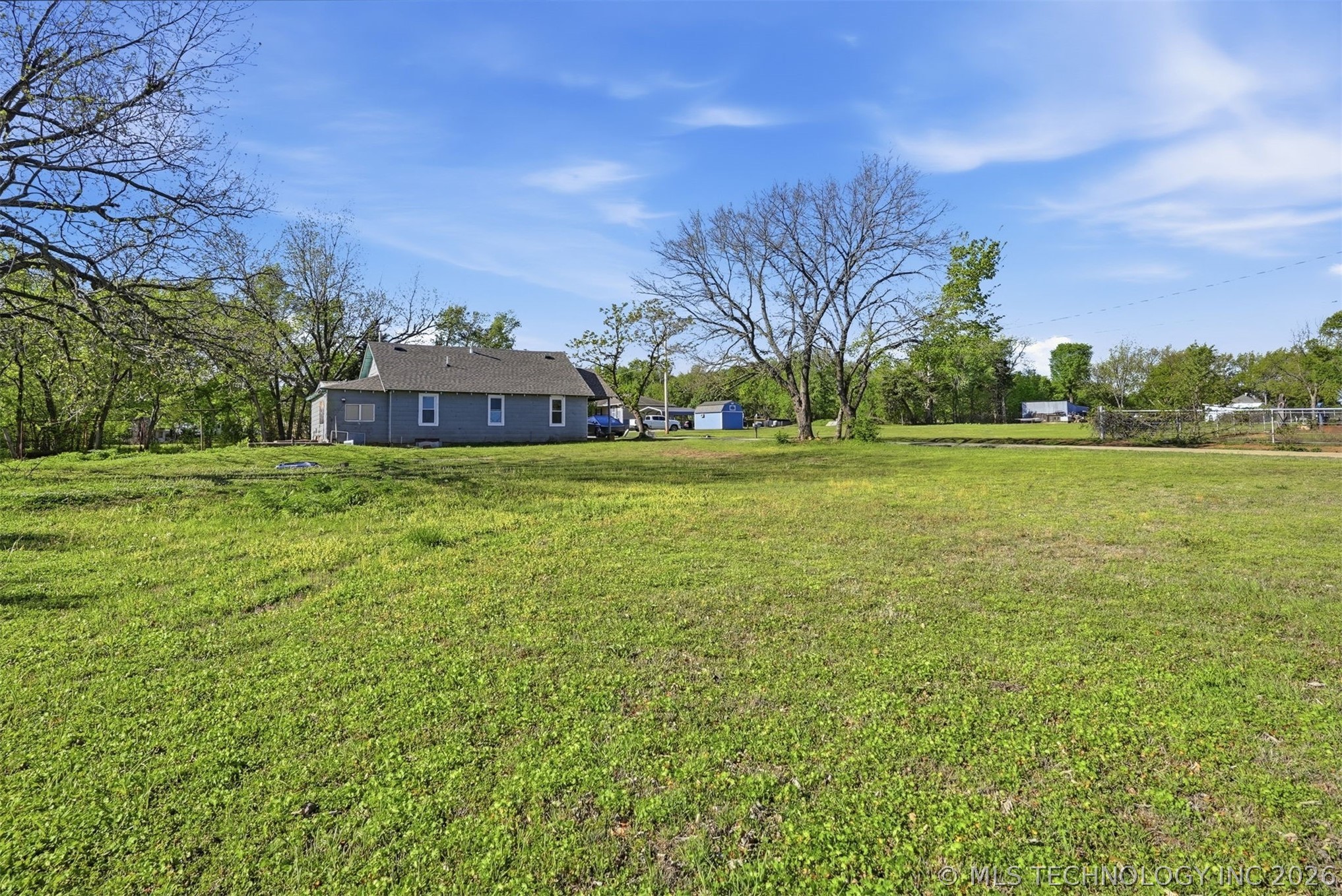 2131 N Edgewood Circle Property Photo 4