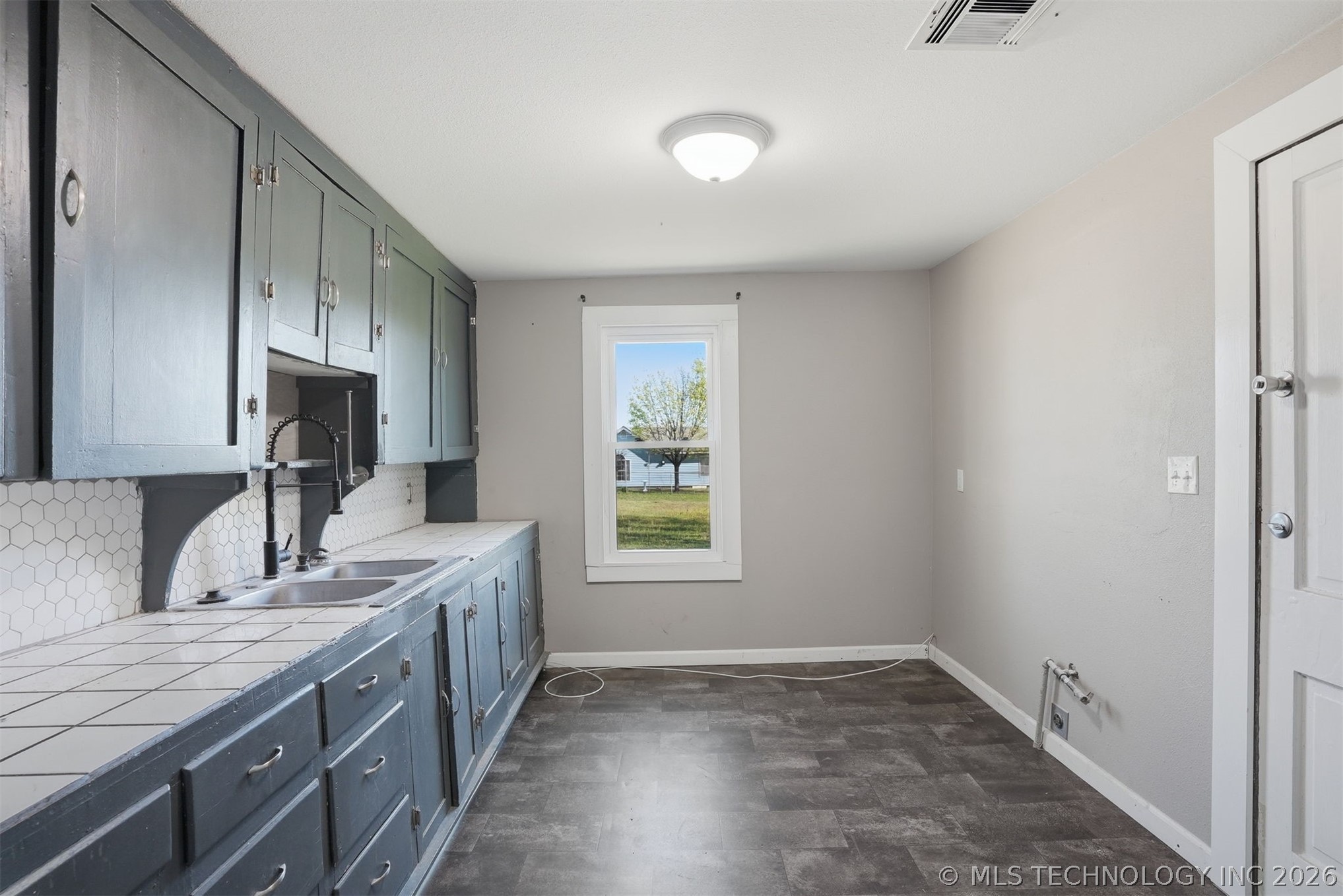 2131 N Edgewood Circle Property Photo 10