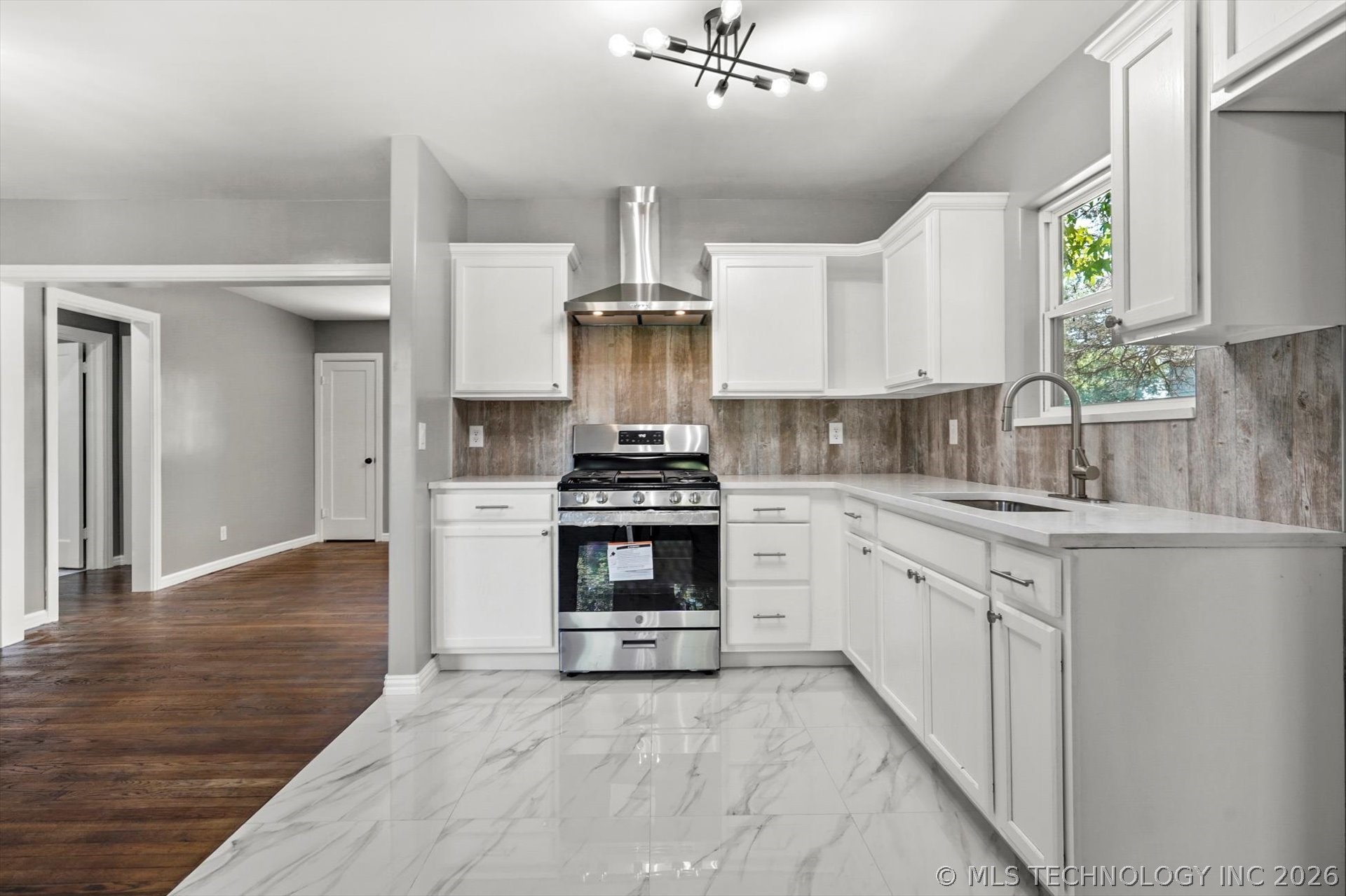 2908 Elgin Street Property Photo 14